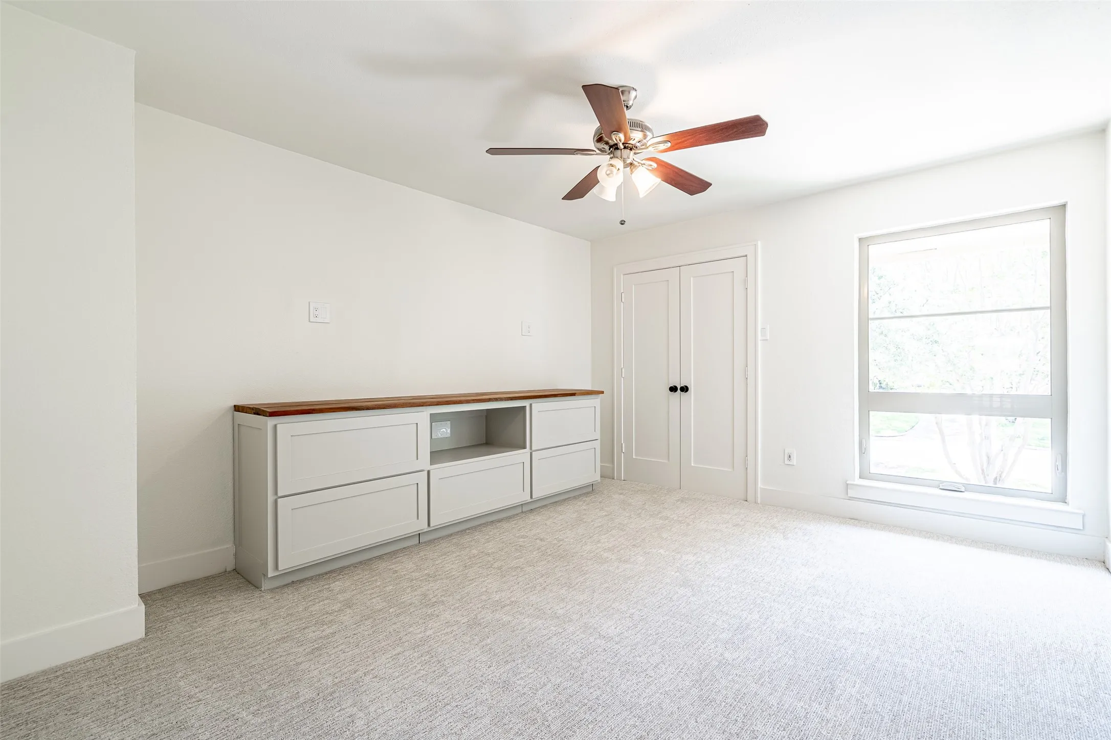 Single Family Residence For Sale in Tarrant County , 1904 Woodstock Drive, Colleyville, Texas 76034, 5 Bedroom, 4 Bathroom, 2 Garage spaces, 3,797 Sqft, built in 1980, mls#21346452, Real Estate Agent in Colleyville, Homes For Sale in Tarrant county, Homes For Sale in Colleyville, Realtor in Colleyville Texas, Real Estate Brokerage Independent Realty Texas, Luminita Cordes Realtor