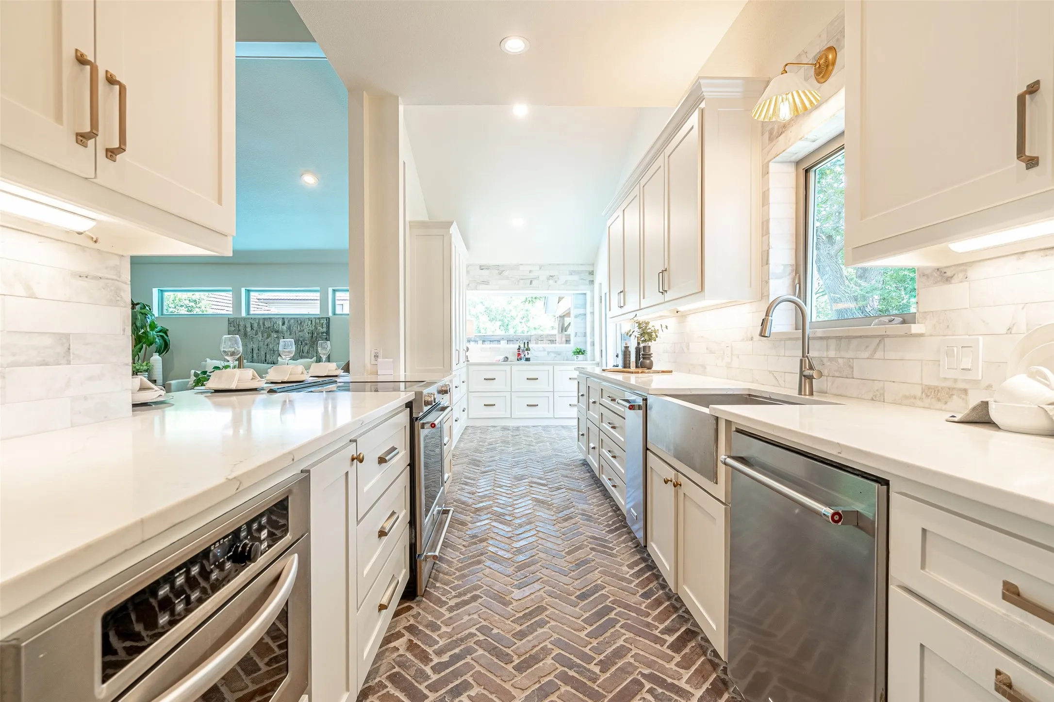 Single Family Residence For Sale in Tarrant County , 1904 Woodstock Drive, Colleyville, Texas 76034, 5 Bedroom, 4 Bathroom, 2 Garage spaces, 3,797 Sqft, built in 1980, mls#21346452, Real Estate Agent in Colleyville, Homes For Sale in Tarrant county, Homes For Sale in Colleyville, Realtor in Colleyville Texas, Real Estate Brokerage Independent Realty Texas, Luminita Cordes Realtor
