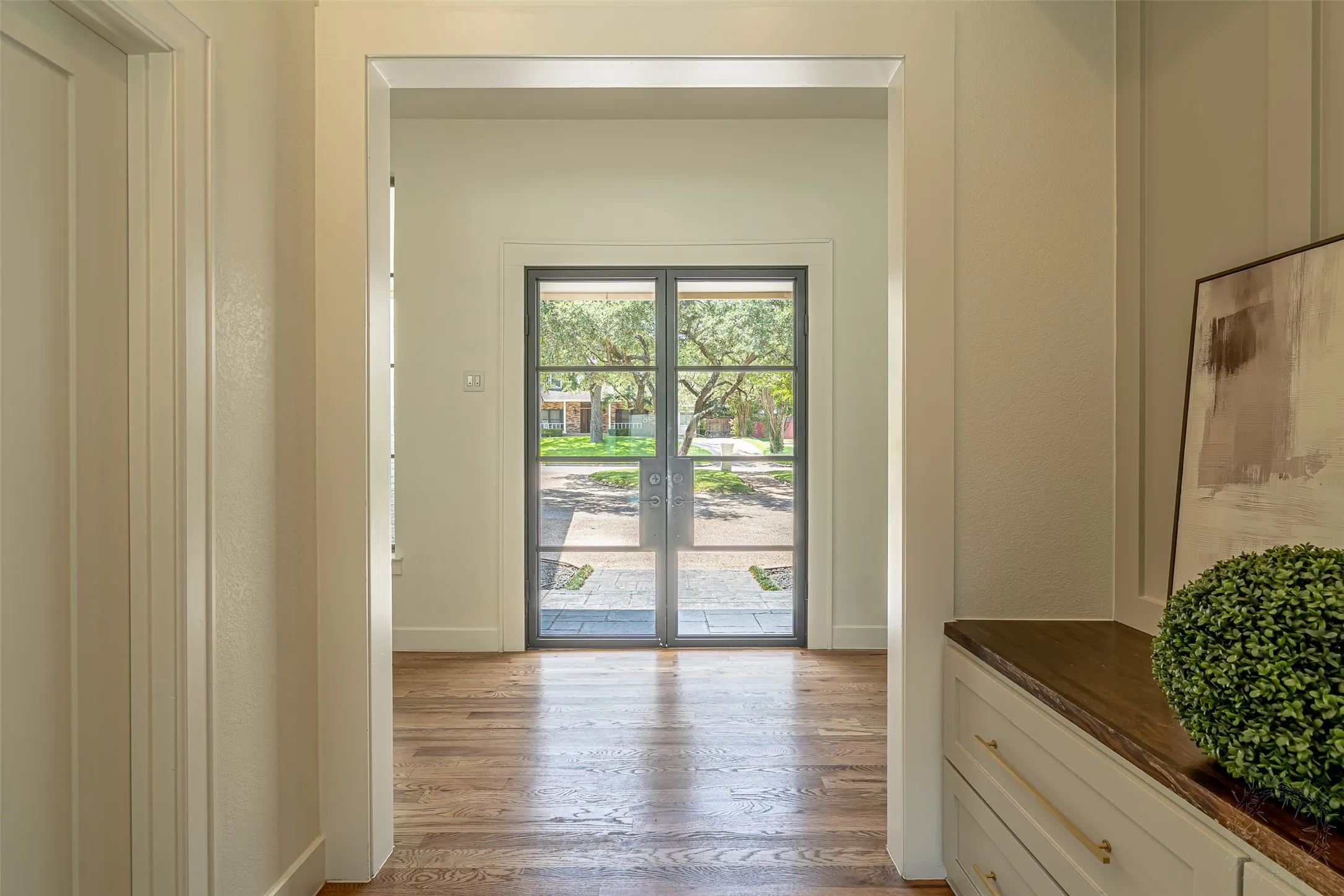 Single Family Residence For Sale in Tarrant County , 1904 Woodstock Drive, Colleyville, Texas 76034, 5 Bedroom, 4 Bathroom, 2 Garage spaces, 3,797 Sqft, built in 1980, mls#21346452, Real Estate Agent in Colleyville, Homes For Sale in Tarrant county, Homes For Sale in Colleyville, Realtor in Colleyville Texas, Real Estate Brokerage Independent Realty Texas, Luminita Cordes Realtor