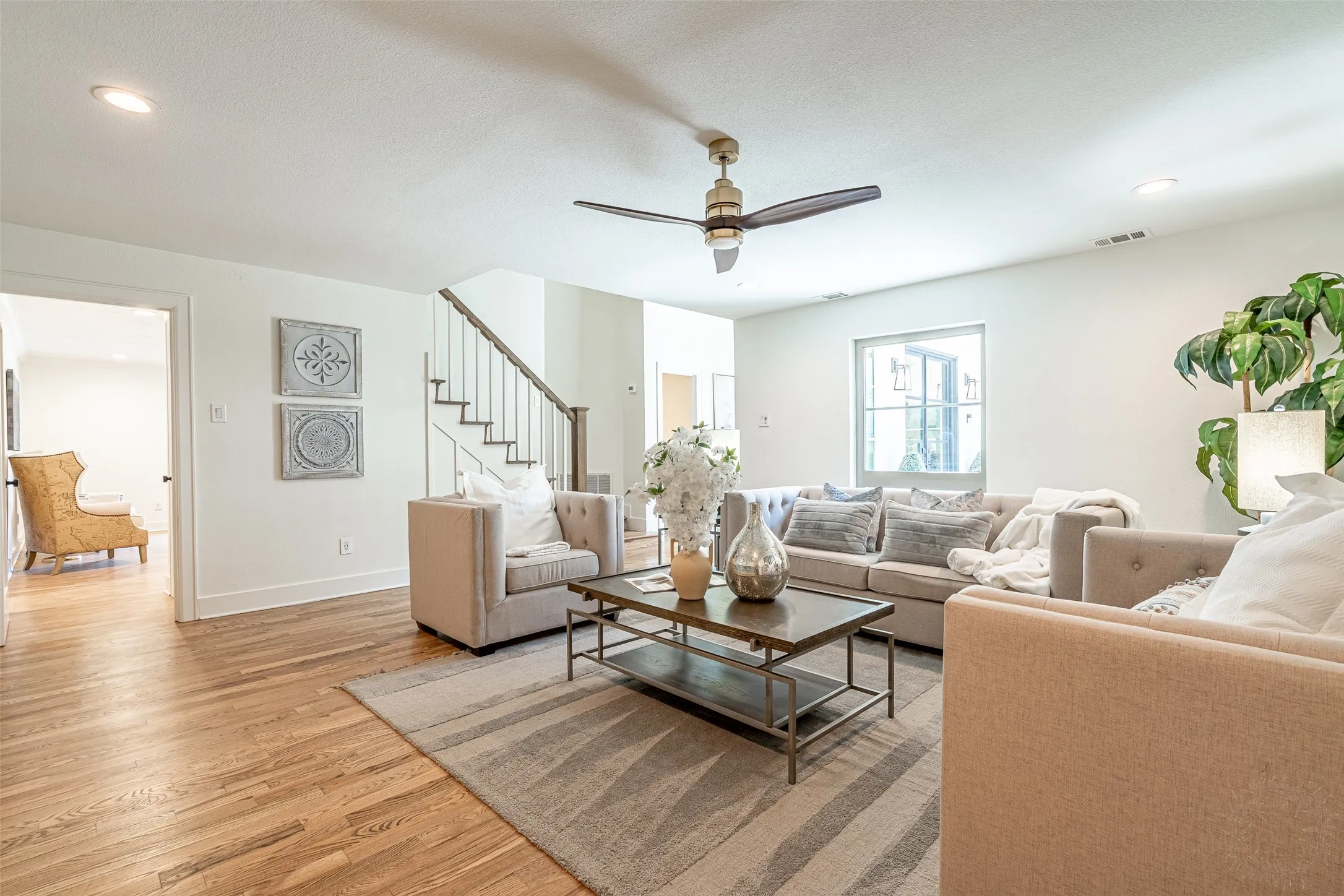 Single Family Residence For Sale in Tarrant County , 1904 Woodstock Drive, Colleyville, Texas 76034, 5 Bedroom, 4 Bathroom, 2 Garage spaces, 3,797 Sqft, built in 1980, mls#21346452, Real Estate Agent in Colleyville, Homes For Sale in Tarrant county, Homes For Sale in Colleyville, Realtor in Colleyville Texas, Real Estate Brokerage Independent Realty Texas, Luminita Cordes Realtor