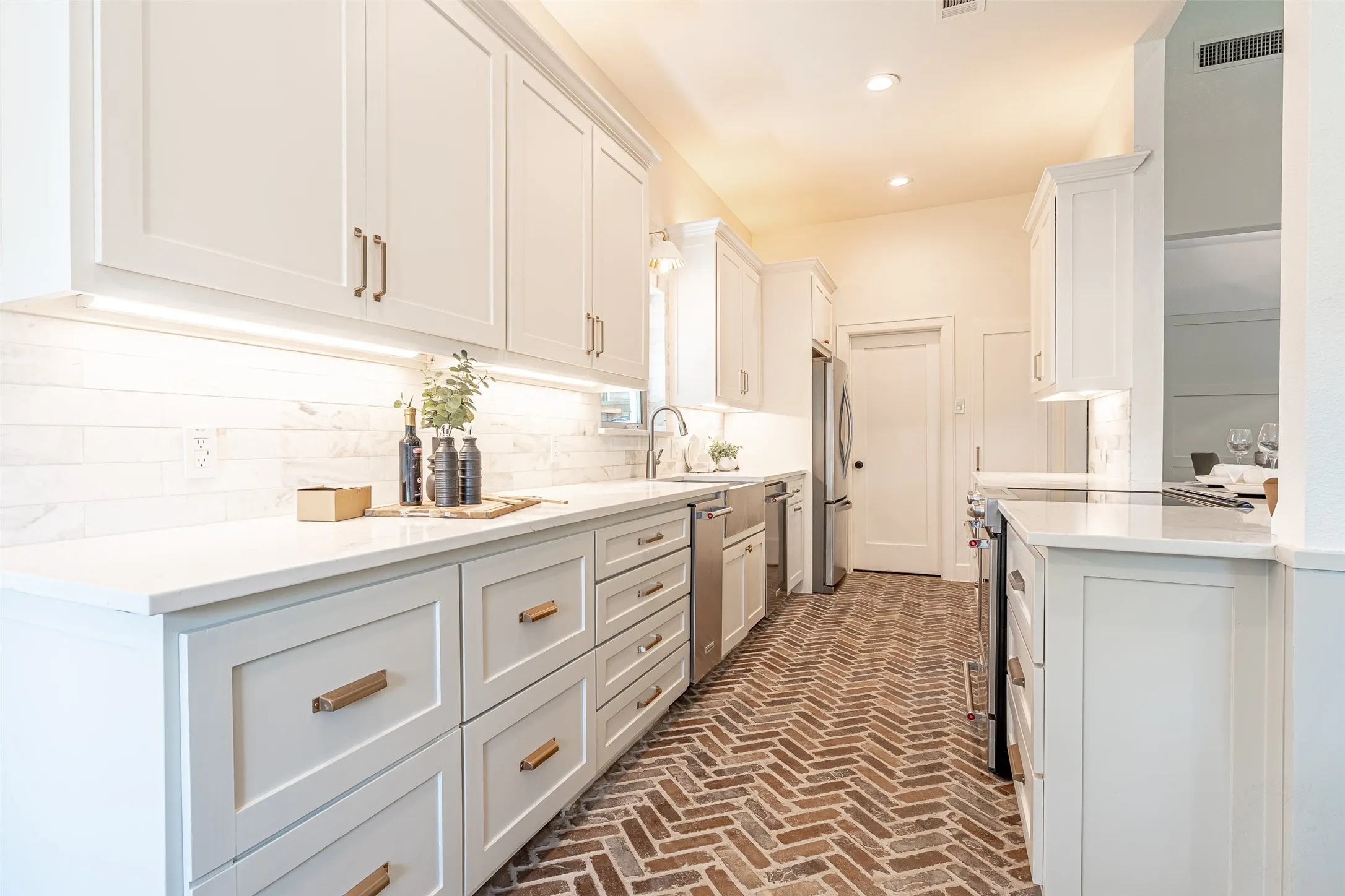 Single Family Residence For Sale in Tarrant County , 1904 Woodstock Drive, Colleyville, Texas 76034, 5 Bedroom, 4 Bathroom, 2 Garage spaces, 3,797 Sqft, built in 1980, mls#21346452, Real Estate Agent in Colleyville, Homes For Sale in Tarrant county, Homes For Sale in Colleyville, Realtor in Colleyville Texas, Real Estate Brokerage Independent Realty Texas, Luminita Cordes Realtor