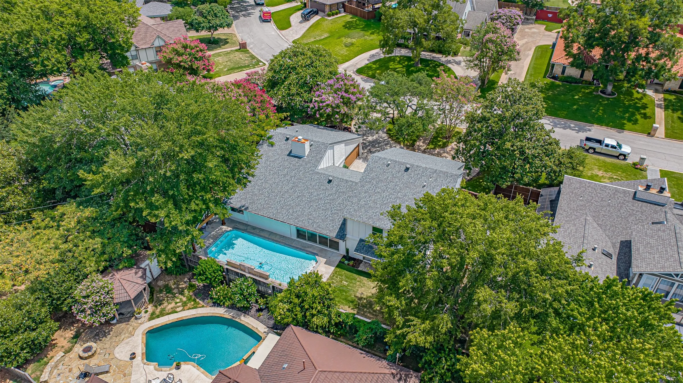 Single Family Residence For Sale in Tarrant County , 1904 Woodstock Drive, Colleyville, Texas 76034, 5 Bedroom, 4 Bathroom, 2 Garage spaces, 3,797 Sqft, built in 1980, mls#21346452, Real Estate Agent in Colleyville, Homes For Sale in Tarrant county, Homes For Sale in Colleyville, Realtor in Colleyville Texas, Real Estate Brokerage Independent Realty Texas, Luminita Cordes Realtor