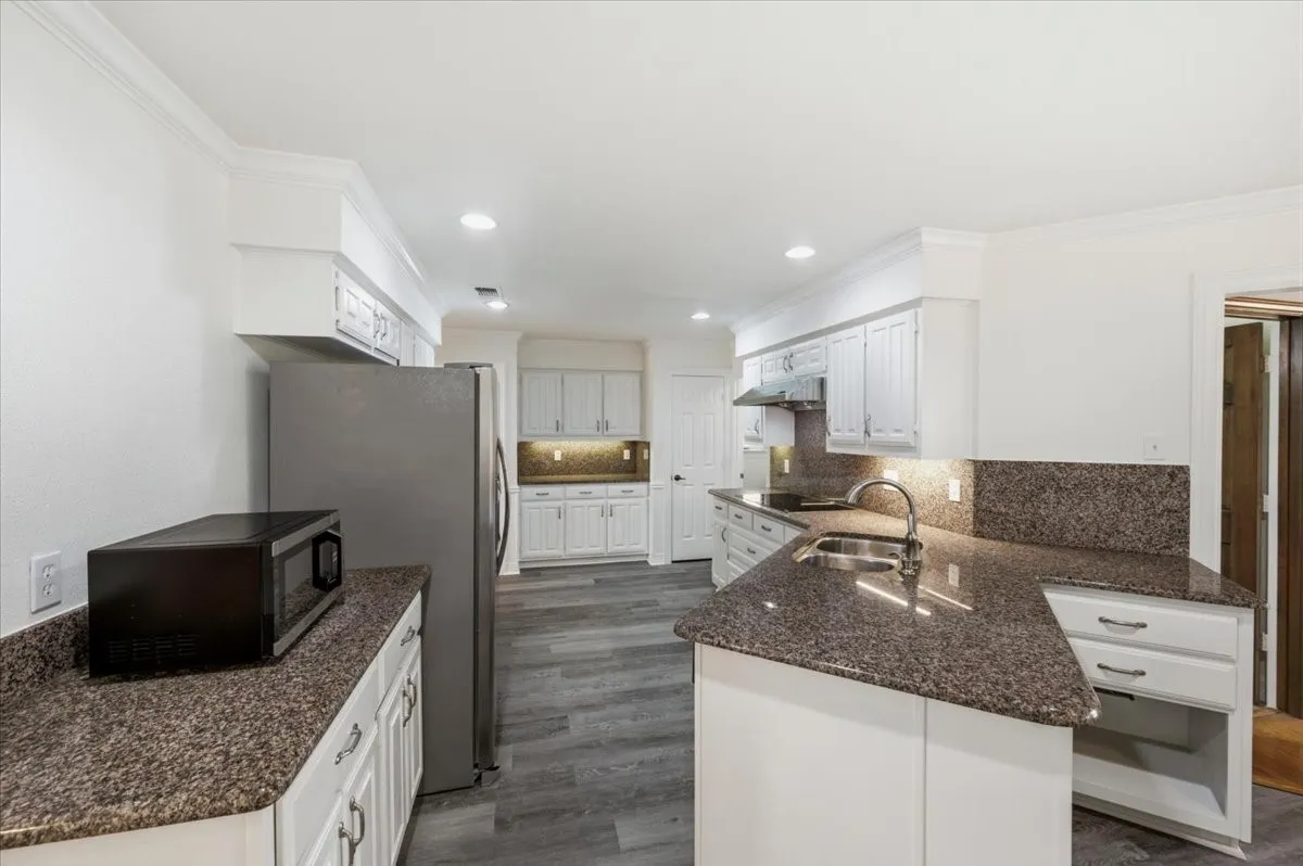 Single Family Residence For Sale in Collin County , 2669 Daffodil Drive, Richardson, Texas 75082, 4 Bedroom, 3 Bathroom, 2 Garage spaces, 2,259 Sqft, built in 1986, mls#21352750, Real Estate Agent in Richardson, Homes For Sale in Collin county, Homes For Sale in Richardson, Realtor in Richardson Texas, Real Estate Brokerage Independent Realty Texas, Luminita Cordes Realtor