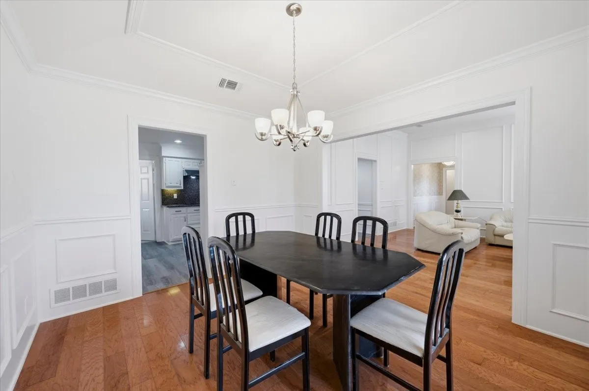 Single Family Residence For Sale in Collin County , 2669 Daffodil Drive, Richardson, Texas 75082, 4 Bedroom, 3 Bathroom, 2 Garage spaces, 2,259 Sqft, built in 1986, mls#21352750, Real Estate Agent in Richardson, Homes For Sale in Collin county, Homes For Sale in Richardson, Realtor in Richardson Texas, Real Estate Brokerage Independent Realty Texas, Luminita Cordes Realtor