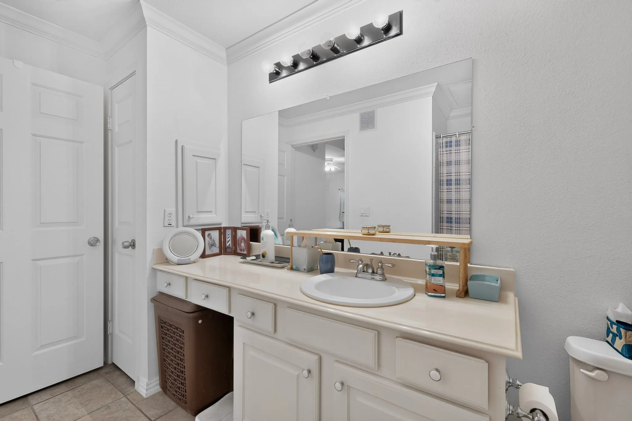 Condominium For Sale in Collin County , 2524 Preston Road 1508, Plano, Texas 75093, 2 Bedroom, 2 Bathroom, 1 Garage spaces, 1,225 Sqft, built in 1995, mls#21352818, Real Estate Agent in Plano, Homes For Sale in Collin county, Homes For Sale in Plano, Realtor in Plano Texas, Real Estate Brokerage Independent Realty Texas, Luminita Cordes Realtor