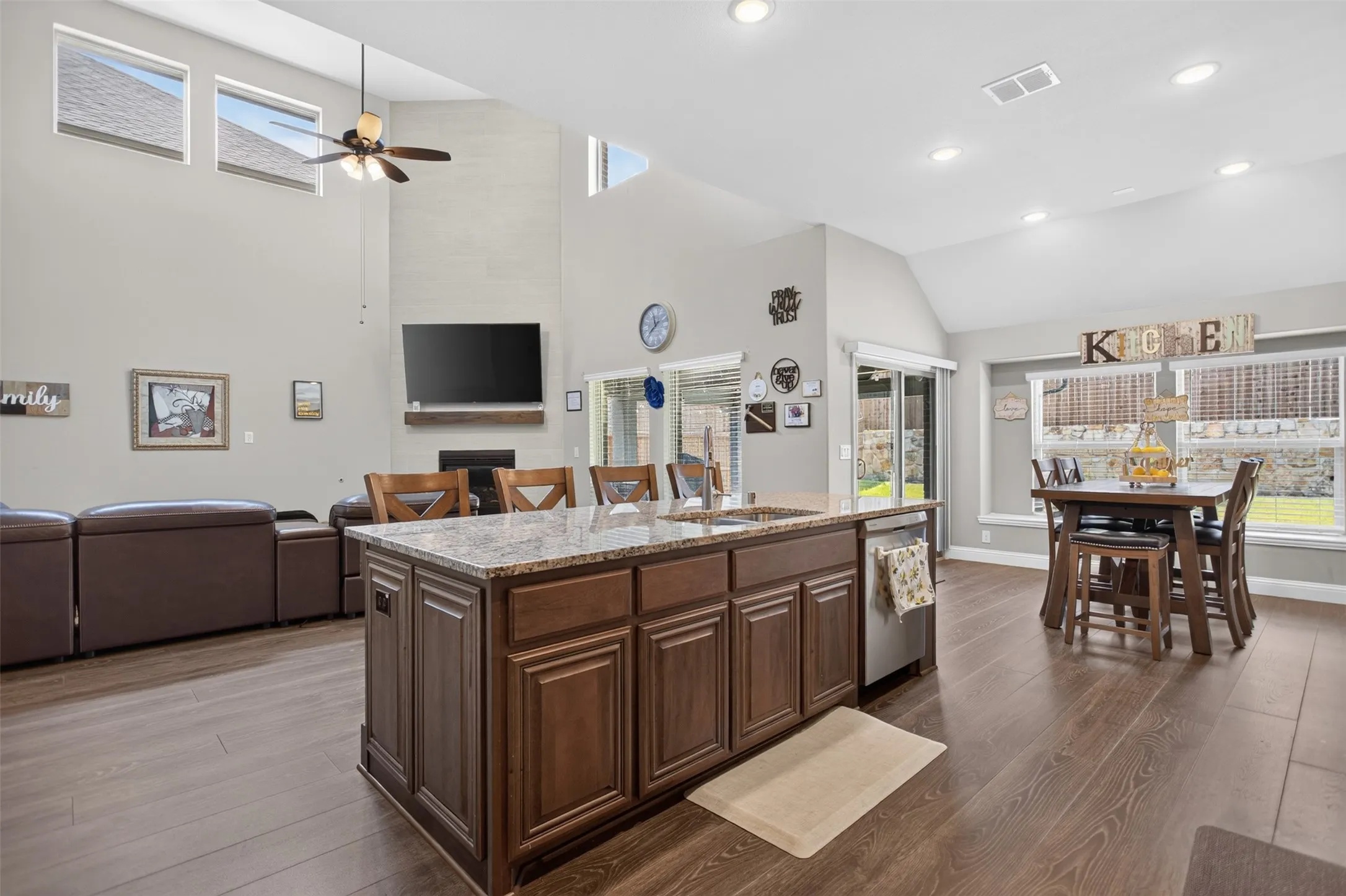 Single Family Residence For Sale in Rockwall County , 1811 Moscatel Lane, Mclendon Chisholm, Texas 75032, 5 Bedroom, 5 Bathroom, 2 Garage spaces, 3,721 Sqft, built in 2022, mls#21353501, Real Estate Agent in Mclendon Chisholm, Homes For Sale in Rockwall county, Homes For Sale in Mclendon Chisholm, Realtor in Mclendon Chisholm Texas, Real Estate Brokerage Independent Realty Texas, Luminita Cordes Realtor