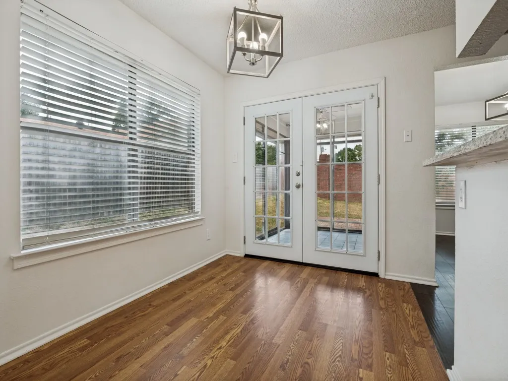 Single Family Residence For Sale in Tarrant County , 3401 Crescent Court, Bedford, Texas 76021, 3 Bedroom, 2 Bathroom, 2 Garage spaces, 1,626 Sqft, built in 1986, mls#21317570, Real Estate Agent in Bedford, Homes For Sale in Tarrant county, Homes For Sale in Bedford, Realtor in Bedford Texas, Real Estate Brokerage Independent Realty Texas, Luminita Cordes Realtor