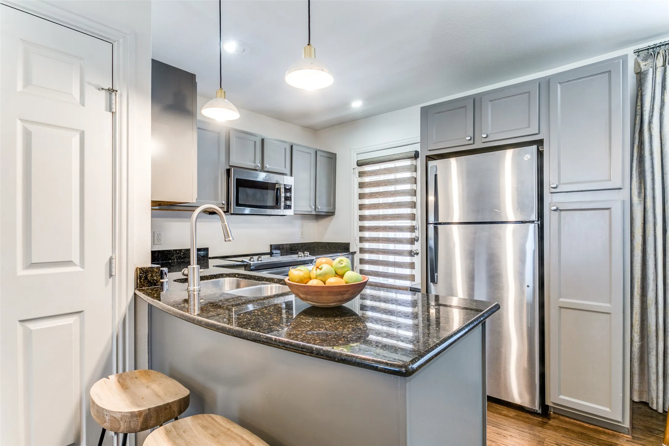 Condominium For Sale in Dallas County , 4727 Bradford Drive 4727B, Dallas, Texas 75219, 2 Bedroom, 2 Bathroom, Garage spaces, 960 Sqft, built in 1955, mls#21354396, Real Estate Agent in Dallas, Homes For Sale in Dallas county, Homes For Sale in Dallas, Realtor in Dallas Texas, Real Estate Brokerage Independent Realty Texas, Luminita Cordes Realtor