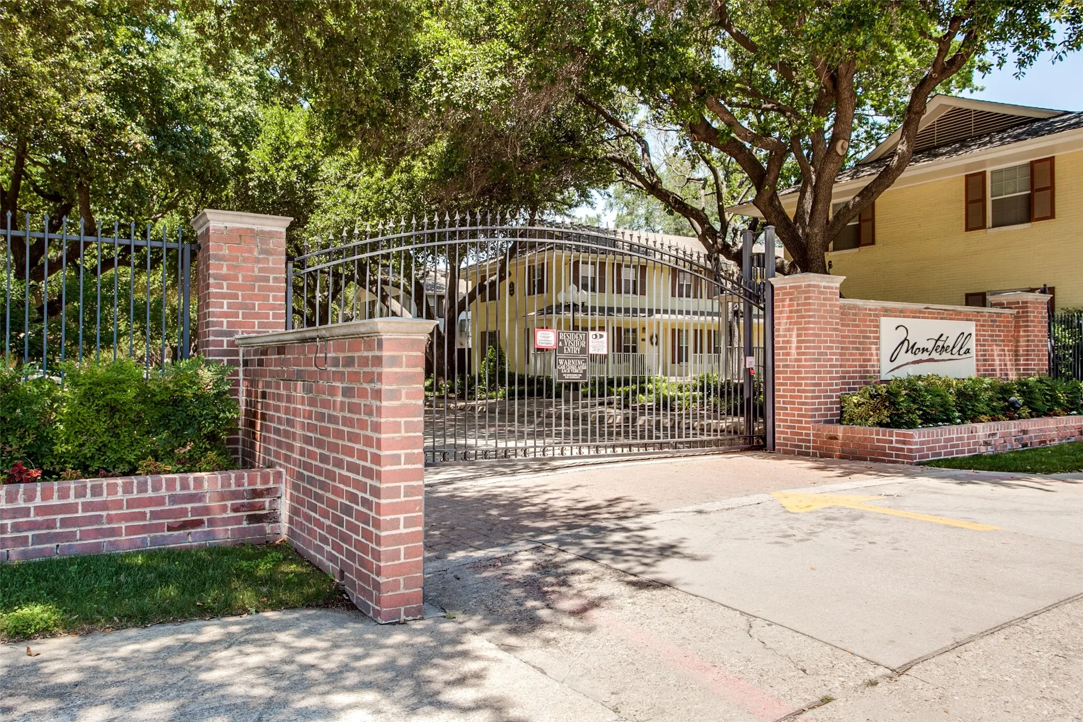 Condominium For Sale in Dallas County , 4727 Bradford Drive 4727B, Dallas, Texas 75219, 2 Bedroom, 2 Bathroom, Garage spaces, 960 Sqft, built in 1955, mls#21354396, Real Estate Agent in Dallas, Homes For Sale in Dallas county, Homes For Sale in Dallas, Realtor in Dallas Texas, Real Estate Brokerage Independent Realty Texas, Luminita Cordes Realtor