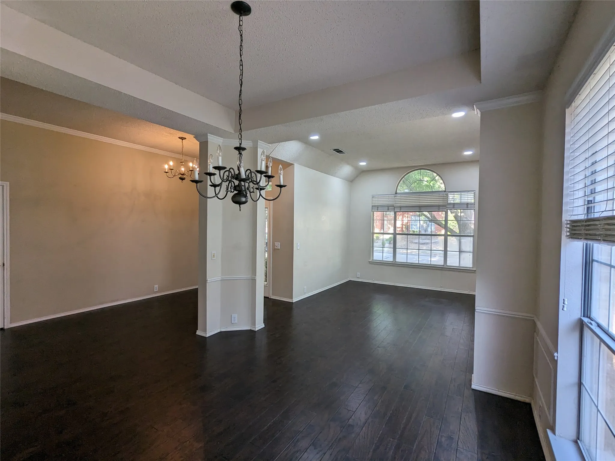 Single Family Residence For Rent in Collin County , 7113 Chardonnay Drive, Frisco, Texas 75035, 3 Bedroom, 2 Bathroom, 2 Garage spaces, 2,222 Sqft, built in 1994, mls#21347631, Real Estate Agent in Frisco, Homes For Rent in Collin county, Homes For Rent in Frisco, Realtor in Frisco Texas, Real Estate Brokerage Independent Realty Texas, Luminita Cordes Realtor