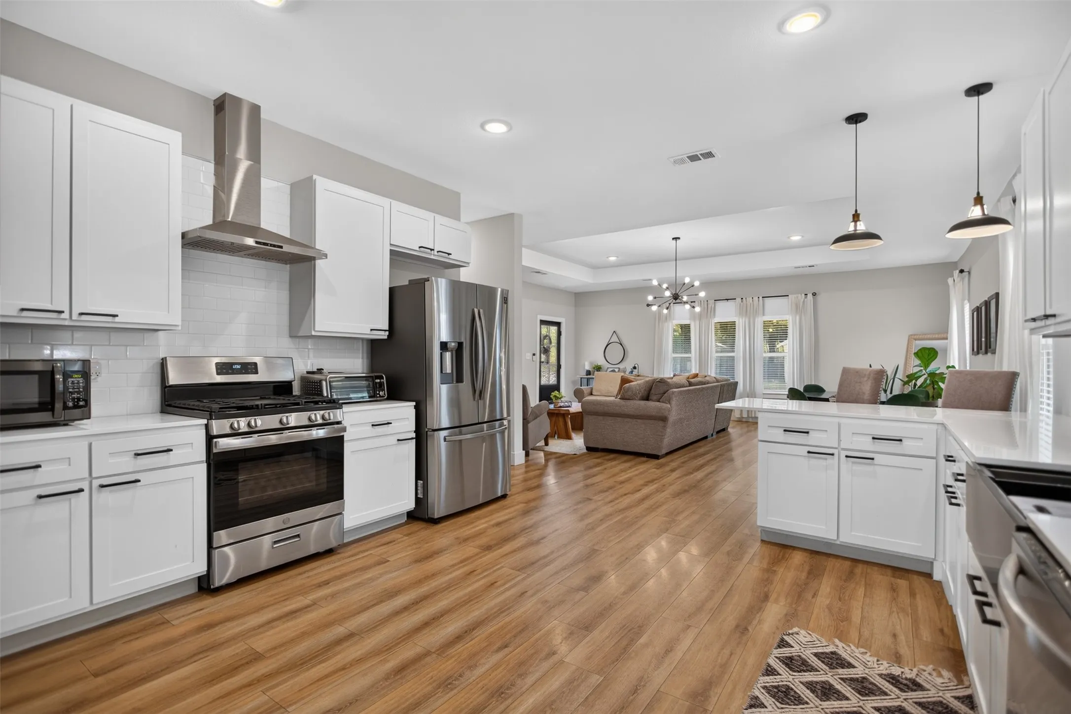 Single Family Residence For Sale in Dallas County , 2511 Gladstone Drive, Dallas, Texas 75211, 3 Bedroom, 3 Bathroom, Garage spaces, 1,852 Sqft, built in 1920, mls#21353521, Real Estate Agent in Dallas, Homes For Sale in Dallas county, Homes For Sale in Dallas, Realtor in Dallas Texas, Real Estate Brokerage Independent Realty Texas, Luminita Cordes Realtor