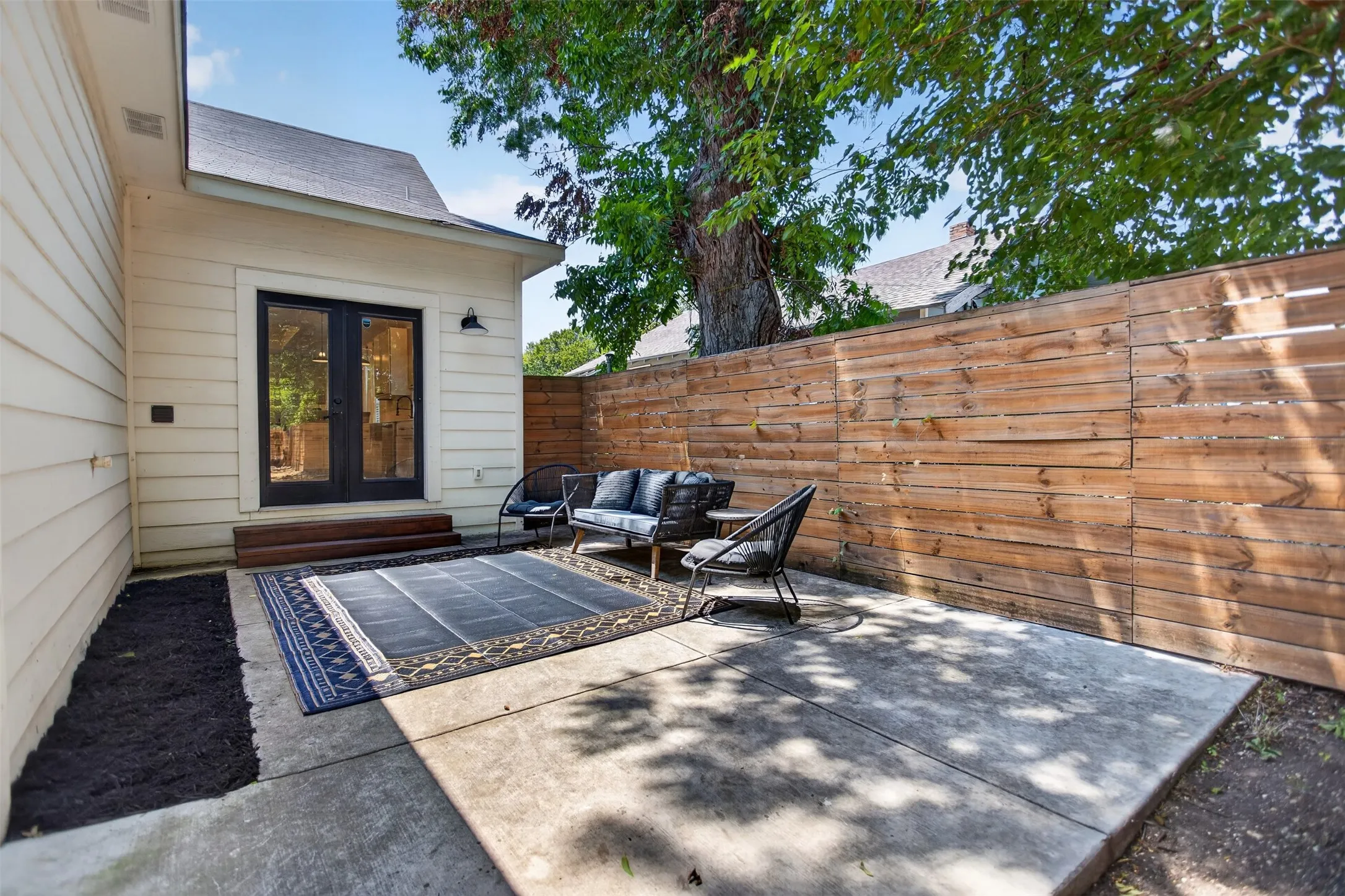 Single Family Residence For Sale in Dallas County , 2511 Gladstone Drive, Dallas, Texas 75211, 3 Bedroom, 3 Bathroom, Garage spaces, 1,852 Sqft, built in 1920, mls#21353521, Real Estate Agent in Dallas, Homes For Sale in Dallas county, Homes For Sale in Dallas, Realtor in Dallas Texas, Real Estate Brokerage Independent Realty Texas, Luminita Cordes Realtor