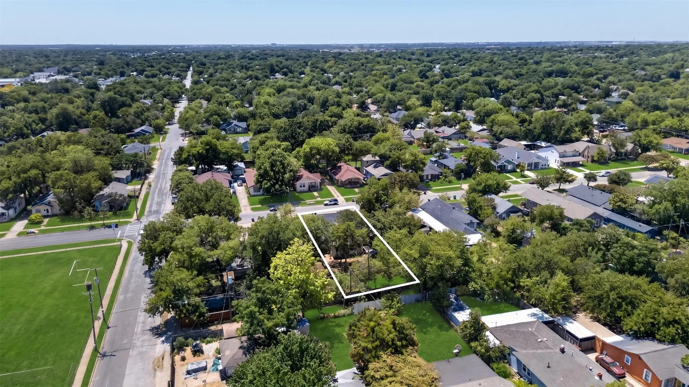 Single Family Residence For Sale in Dallas County , 2511 Gladstone Drive, Dallas, Texas 75211, 3 Bedroom, 3 Bathroom, Garage spaces, 1,852 Sqft, built in 1920, mls#21353521, Real Estate Agent in Dallas, Homes For Sale in Dallas county, Homes For Sale in Dallas, Realtor in Dallas Texas, Real Estate Brokerage Independent Realty Texas, Luminita Cordes Realtor