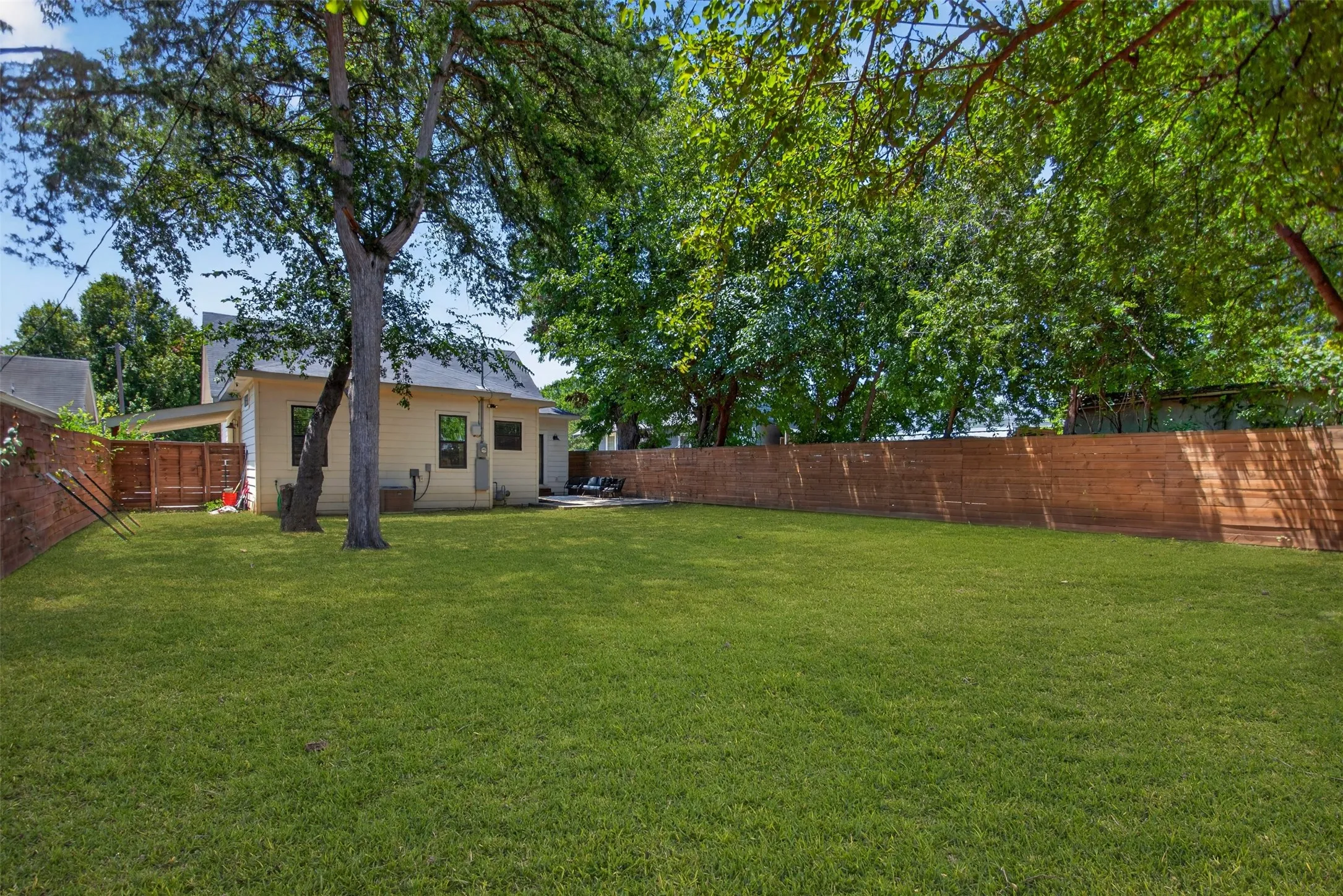 Single Family Residence For Sale in Dallas County , 2511 Gladstone Drive, Dallas, Texas 75211, 3 Bedroom, 3 Bathroom, Garage spaces, 1,852 Sqft, built in 1920, mls#21353521, Real Estate Agent in Dallas, Homes For Sale in Dallas county, Homes For Sale in Dallas, Realtor in Dallas Texas, Real Estate Brokerage Independent Realty Texas, Luminita Cordes Realtor