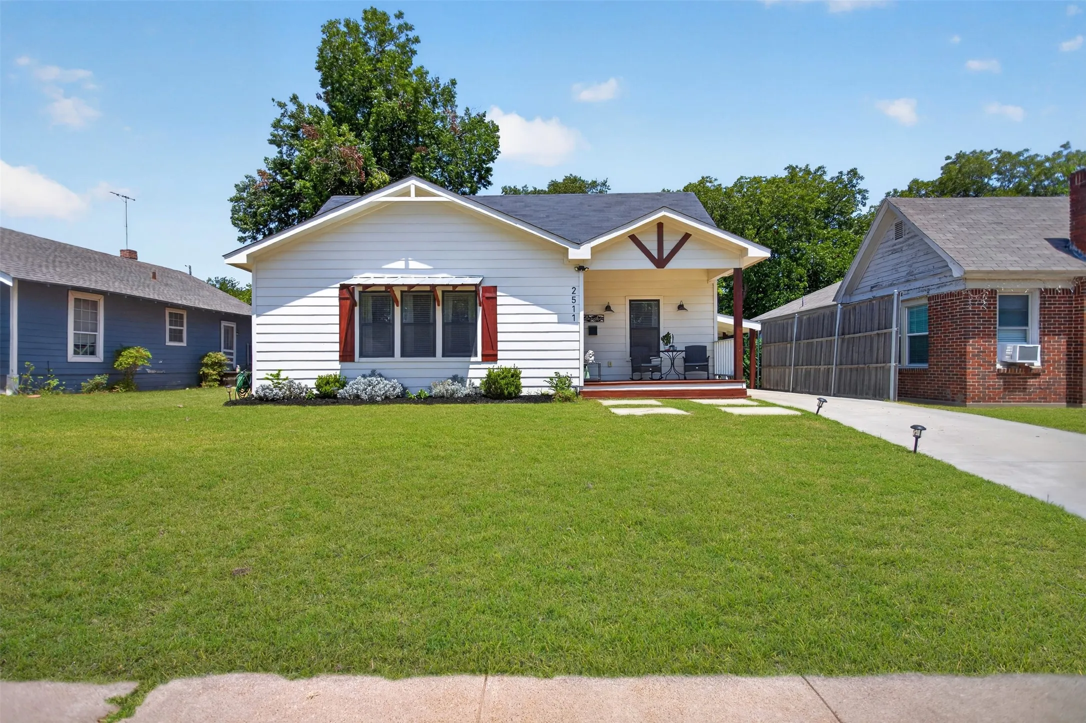 Single Family Residence For Sale in Dallas County , 2511 Gladstone Drive, Dallas, Texas 75211, 3 Bedroom, 3 Bathroom, Garage spaces, 1,852 Sqft, built in 1920, mls#21353521, Real Estate Agent in Dallas, Homes For Sale in Dallas county, Homes For Sale in Dallas, Realtor in Dallas Texas, Real Estate Brokerage Independent Realty Texas, Luminita Cordes Realtor