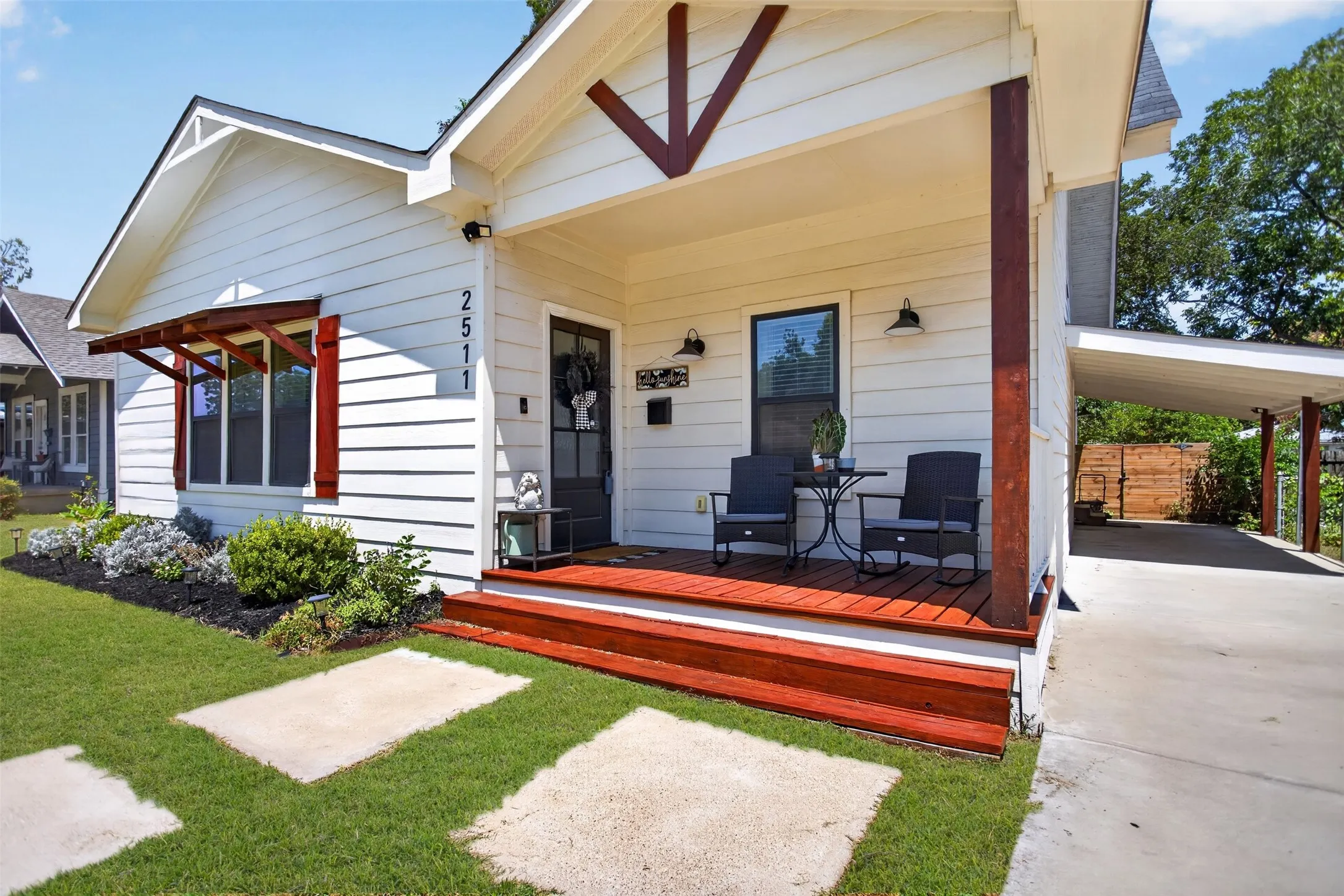 Single Family Residence For Sale in Dallas County , 2511 Gladstone Drive, Dallas, Texas 75211, 3 Bedroom, 3 Bathroom, Garage spaces, 1,852 Sqft, built in 1920, mls#21353521, Real Estate Agent in Dallas, Homes For Sale in Dallas county, Homes For Sale in Dallas, Realtor in Dallas Texas, Real Estate Brokerage Independent Realty Texas, Luminita Cordes Realtor