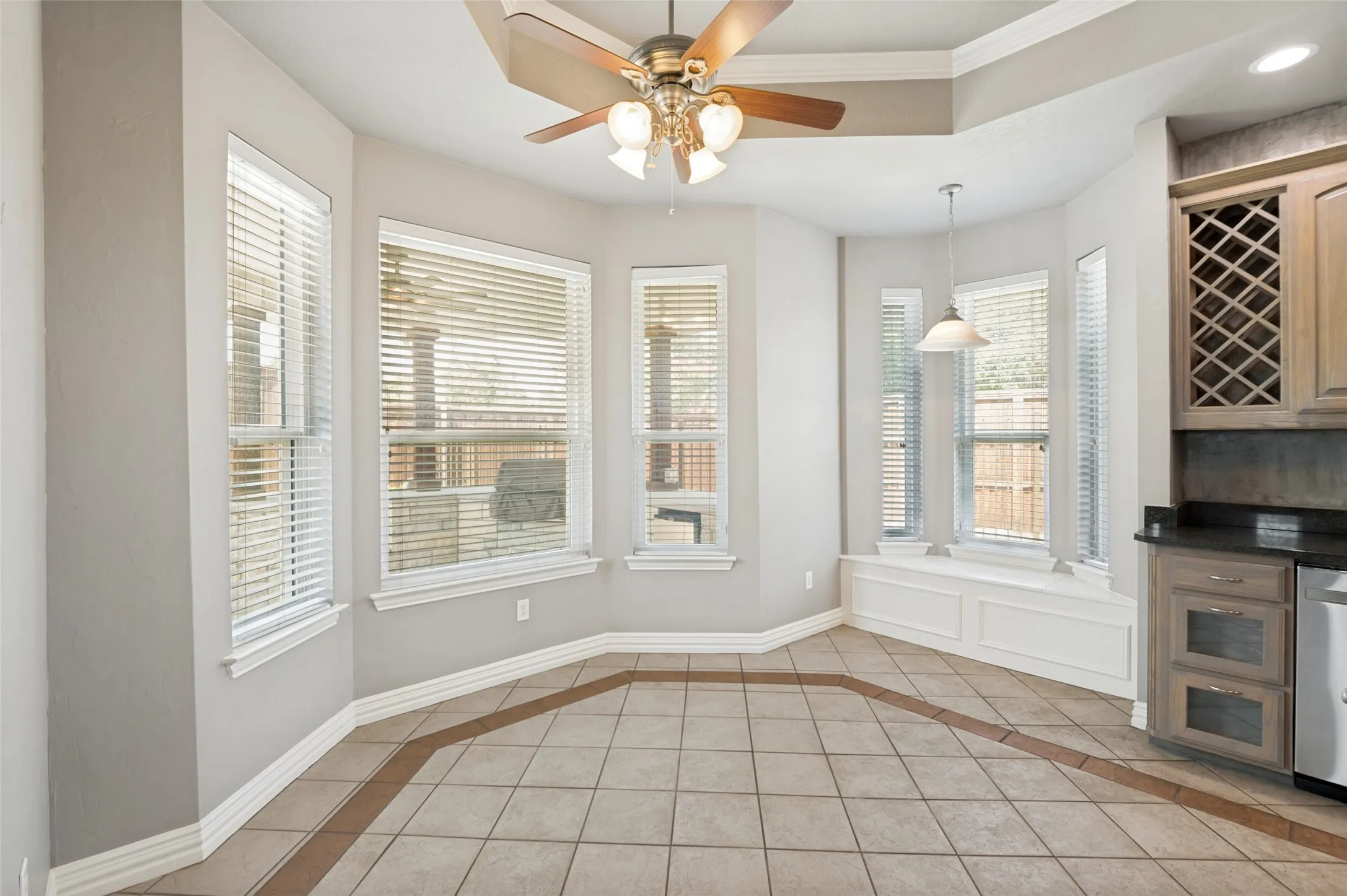 Single Family Residence For Sale in Dallas County , 1533 Estates Way, Carrollton, Texas 75006, 4 Bedroom, 3 Bathroom, 2 Garage spaces, 2,904 Sqft, built in 2003, mls#21350870, Real Estate Agent in Carrollton, Homes For Sale in Dallas county, Homes For Sale in Carrollton, Realtor in Carrollton Texas, Real Estate Brokerage Independent Realty Texas, Luminita Cordes Realtor