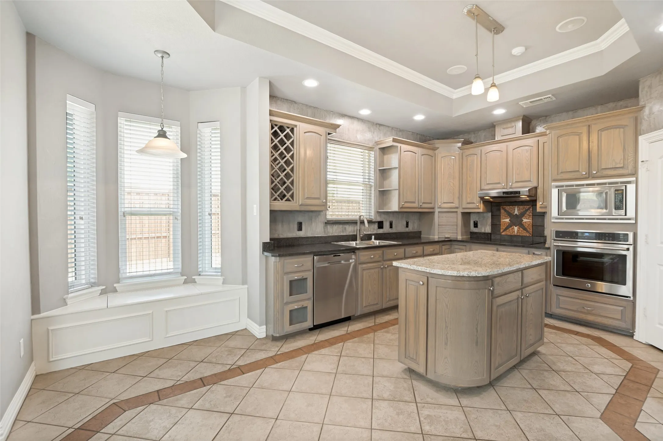 Single Family Residence For Sale in Dallas County , 1533 Estates Way, Carrollton, Texas 75006, 4 Bedroom, 3 Bathroom, 2 Garage spaces, 2,904 Sqft, built in 2003, mls#21350870, Real Estate Agent in Carrollton, Homes For Sale in Dallas county, Homes For Sale in Carrollton, Realtor in Carrollton Texas, Real Estate Brokerage Independent Realty Texas, Luminita Cordes Realtor