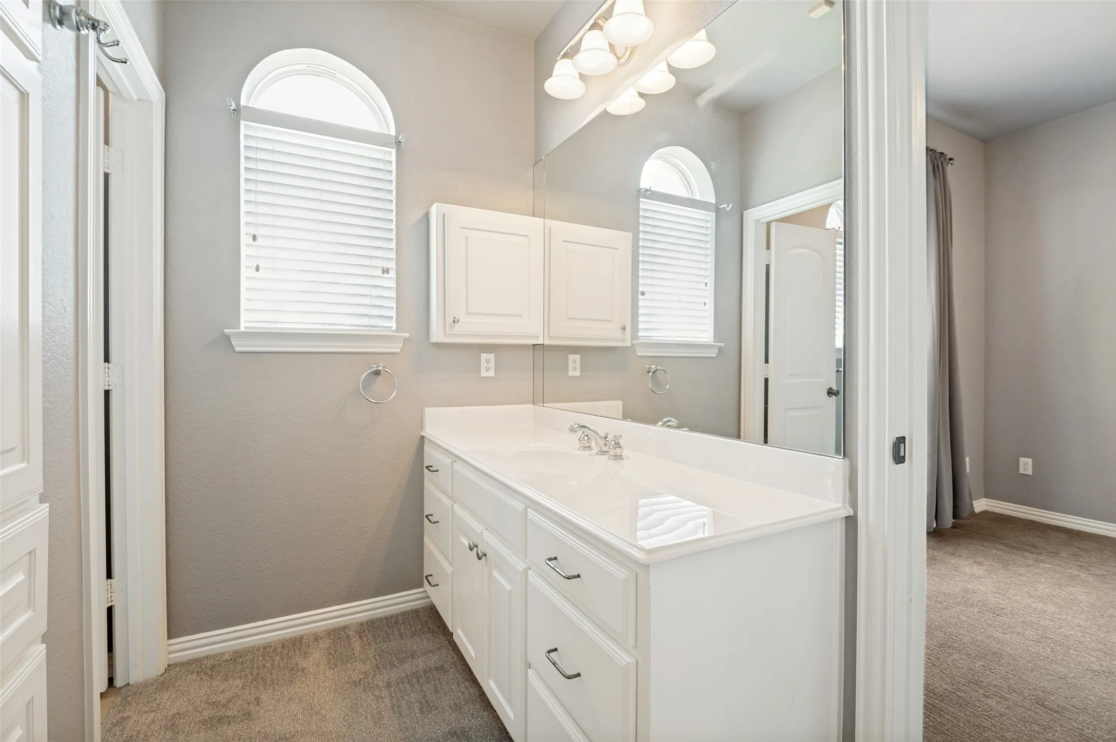 Single Family Residence For Sale in Dallas County , 1533 Estates Way, Carrollton, Texas 75006, 4 Bedroom, 3 Bathroom, 2 Garage spaces, 2,904 Sqft, built in 2003, mls#21350870, Real Estate Agent in Carrollton, Homes For Sale in Dallas county, Homes For Sale in Carrollton, Realtor in Carrollton Texas, Real Estate Brokerage Independent Realty Texas, Luminita Cordes Realtor