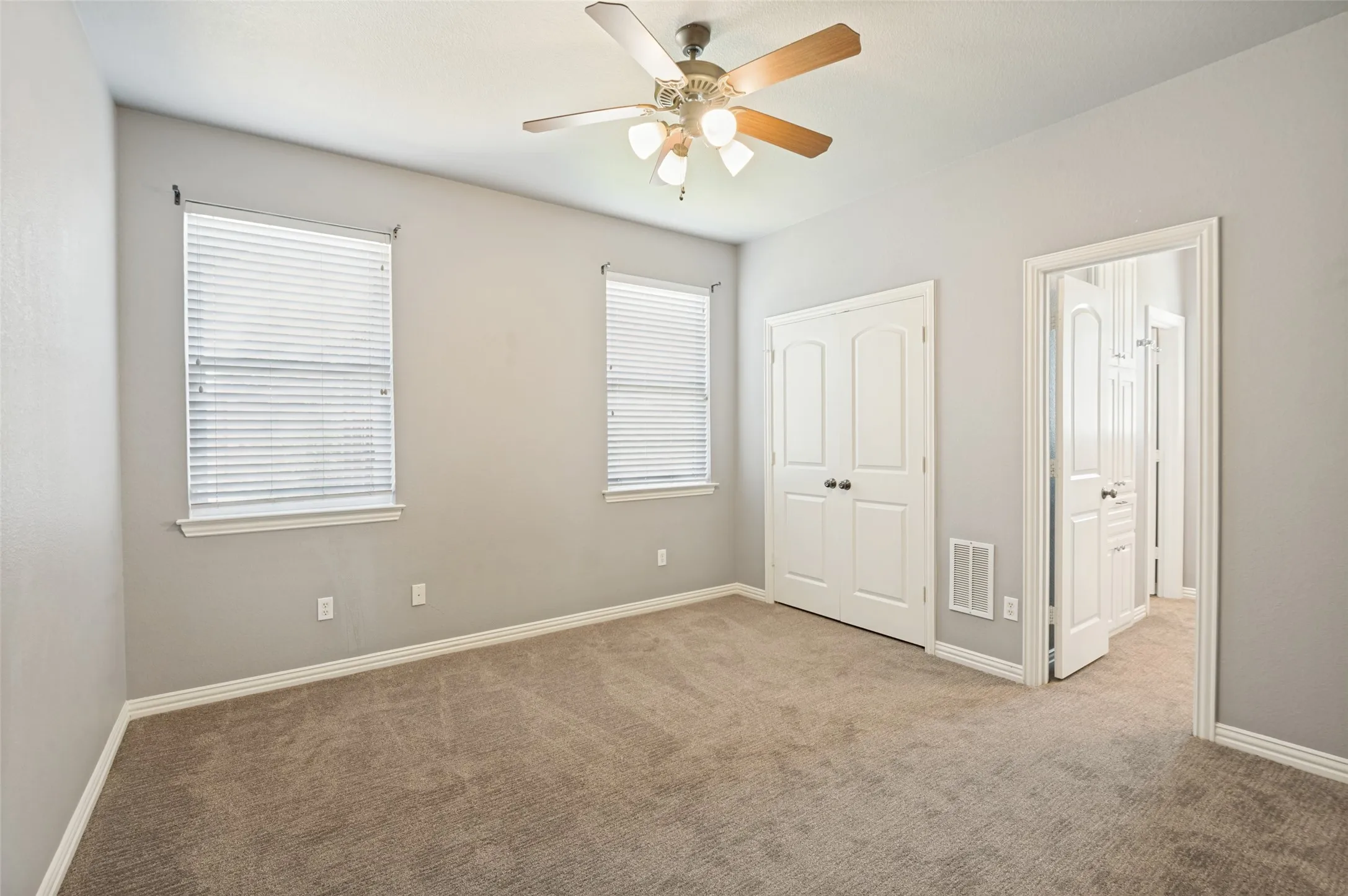 Single Family Residence For Sale in Dallas County , 1533 Estates Way, Carrollton, Texas 75006, 4 Bedroom, 3 Bathroom, 2 Garage spaces, 2,904 Sqft, built in 2003, mls#21350870, Real Estate Agent in Carrollton, Homes For Sale in Dallas county, Homes For Sale in Carrollton, Realtor in Carrollton Texas, Real Estate Brokerage Independent Realty Texas, Luminita Cordes Realtor