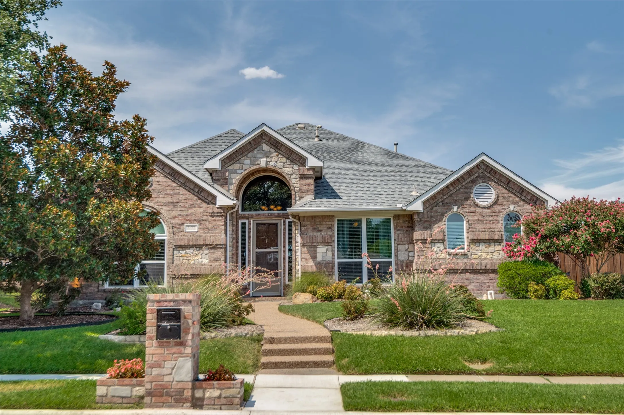 Single Family Residence For Sale in Dallas County , 1533 Estates Way, Carrollton, Texas 75006, 4 Bedroom, 3 Bathroom, 2 Garage spaces, 2,904 Sqft, built in 2003, mls#21350870, Real Estate Agent in Carrollton, Homes For Sale in Dallas county, Homes For Sale in Carrollton, Realtor in Carrollton Texas, Real Estate Brokerage Independent Realty Texas, Luminita Cordes Realtor