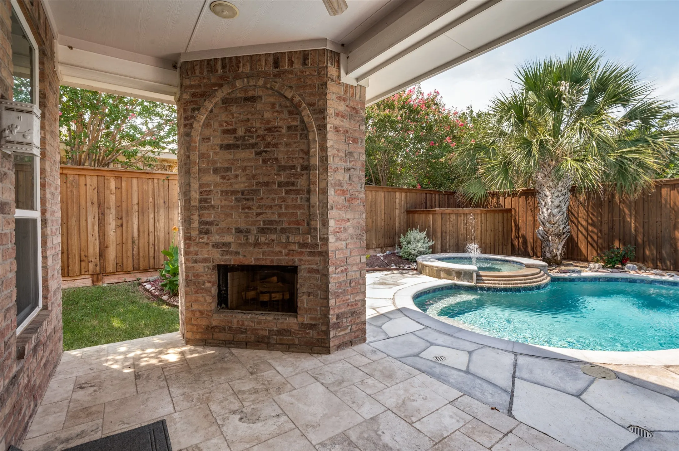 Single Family Residence For Sale in Dallas County , 1533 Estates Way, Carrollton, Texas 75006, 4 Bedroom, 3 Bathroom, 2 Garage spaces, 2,904 Sqft, built in 2003, mls#21350870, Real Estate Agent in Carrollton, Homes For Sale in Dallas county, Homes For Sale in Carrollton, Realtor in Carrollton Texas, Real Estate Brokerage Independent Realty Texas, Luminita Cordes Realtor