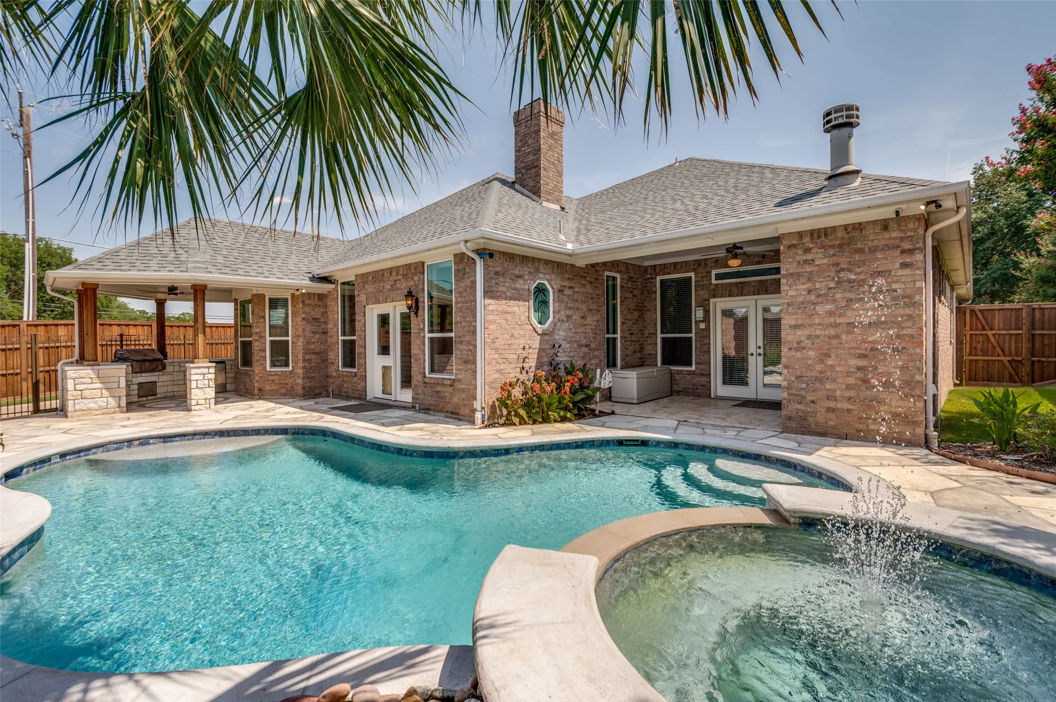 Single Family Residence For Sale in Dallas County , 1533 Estates Way, Carrollton, Texas 75006, 4 Bedroom, 3 Bathroom, 2 Garage spaces, 2,904 Sqft, built in 2003, mls#21350870, Real Estate Agent in Carrollton, Homes For Sale in Dallas county, Homes For Sale in Carrollton, Realtor in Carrollton Texas, Real Estate Brokerage Independent Realty Texas, Luminita Cordes Realtor