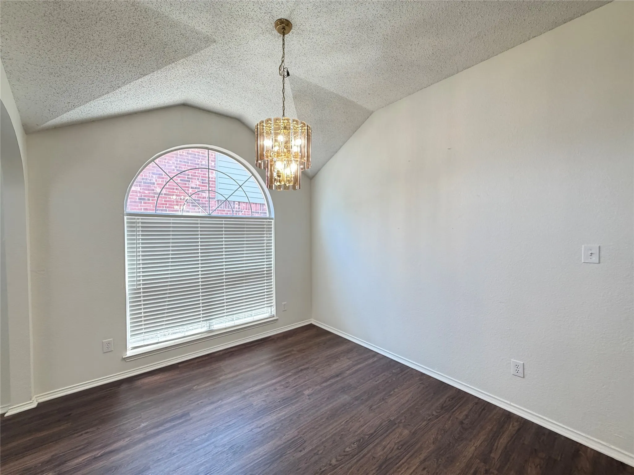 Single Family Residence For Rent in Tarrant County , 6224 St Leonard Drive, Arlington, Texas 76001, 3 Bedroom, 2 Bathroom, 2 Garage spaces, 1,848 Sqft, built in 1994, mls#21354400, Real Estate Agent in Arlington, Homes For Rent in Tarrant county, Homes For Rent in Arlington, Realtor in Arlington Texas, Real Estate Brokerage Independent Realty Texas, Luminita Cordes Realtor