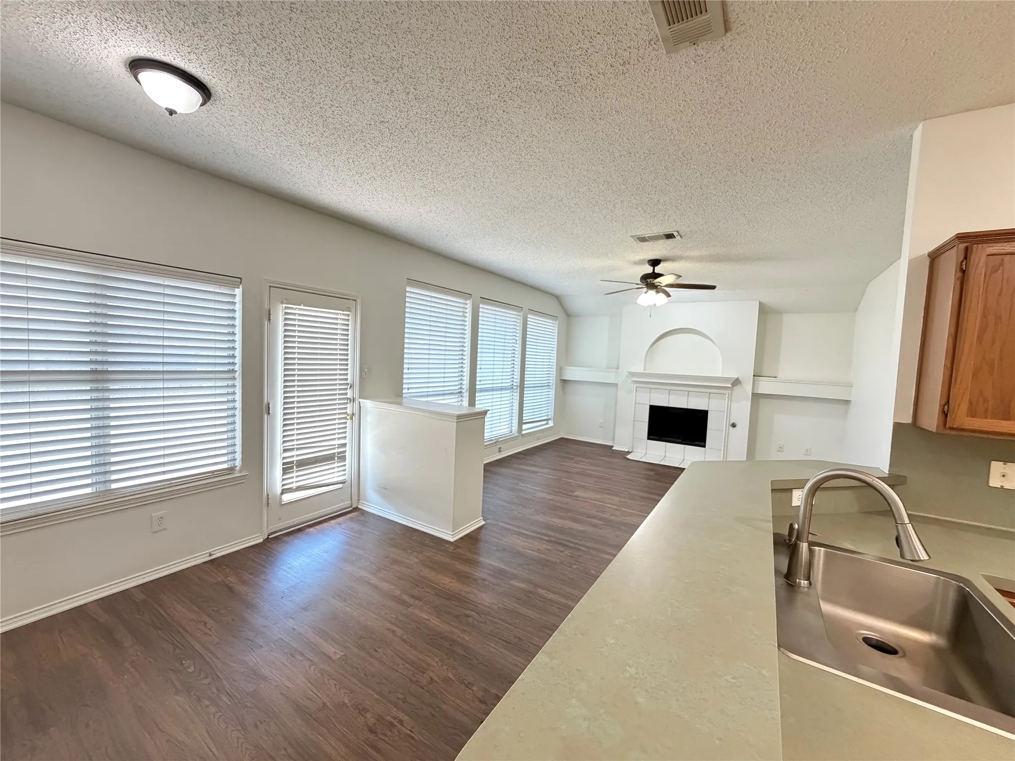 Single Family Residence For Rent in Tarrant County , 6224 St Leonard Drive, Arlington, Texas 76001, 3 Bedroom, 2 Bathroom, 2 Garage spaces, 1,848 Sqft, built in 1994, mls#21354400, Real Estate Agent in Arlington, Homes For Rent in Tarrant county, Homes For Rent in Arlington, Realtor in Arlington Texas, Real Estate Brokerage Independent Realty Texas, Luminita Cordes Realtor