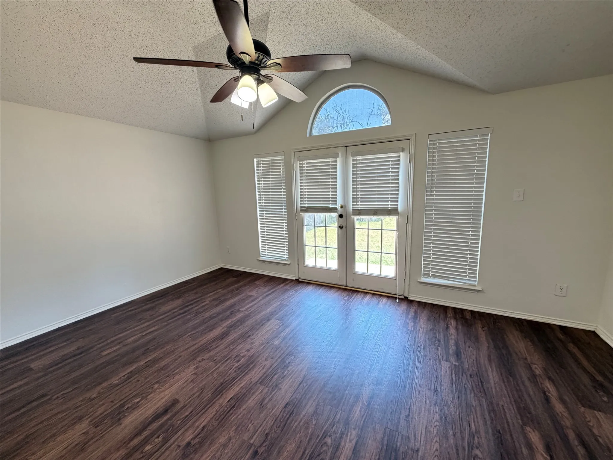 Single Family Residence For Rent in Tarrant County , 6224 St Leonard Drive, Arlington, Texas 76001, 3 Bedroom, 2 Bathroom, 2 Garage spaces, 1,848 Sqft, built in 1994, mls#21354400, Real Estate Agent in Arlington, Homes For Rent in Tarrant county, Homes For Rent in Arlington, Realtor in Arlington Texas, Real Estate Brokerage Independent Realty Texas, Luminita Cordes Realtor