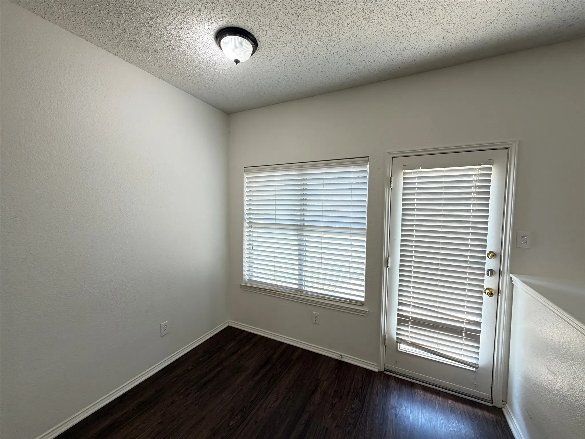Single Family Residence For Rent in Tarrant County , 6224 St Leonard Drive, Arlington, Texas 76001, 3 Bedroom, 2 Bathroom, 2 Garage spaces, 1,848 Sqft, built in 1994, mls#21354400, Real Estate Agent in Arlington, Homes For Rent in Tarrant county, Homes For Rent in Arlington, Realtor in Arlington Texas, Real Estate Brokerage Independent Realty Texas, Luminita Cordes Realtor