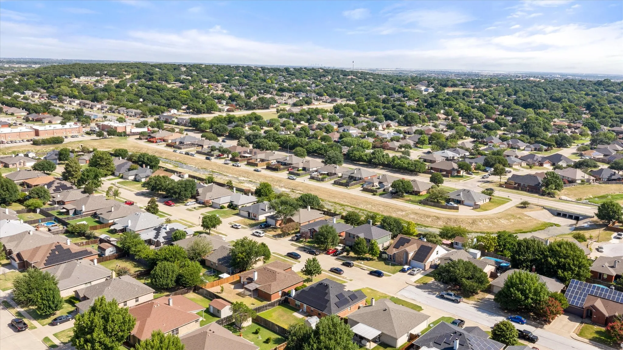 Single Family Residence For Sale in Johnson County , 621 Creekview Drive, Burleson, Texas 76028, 3 Bedroom, 2 Bathroom, 2 Garage spaces, 1,806 Sqft, built in 2002, mls#21354411, Real Estate Agent in Burleson, Homes For Sale in Johnson county, Homes For Sale in Burleson, Realtor in Burleson Texas, Real Estate Brokerage Independent Realty Texas, Luminita Cordes Realtor