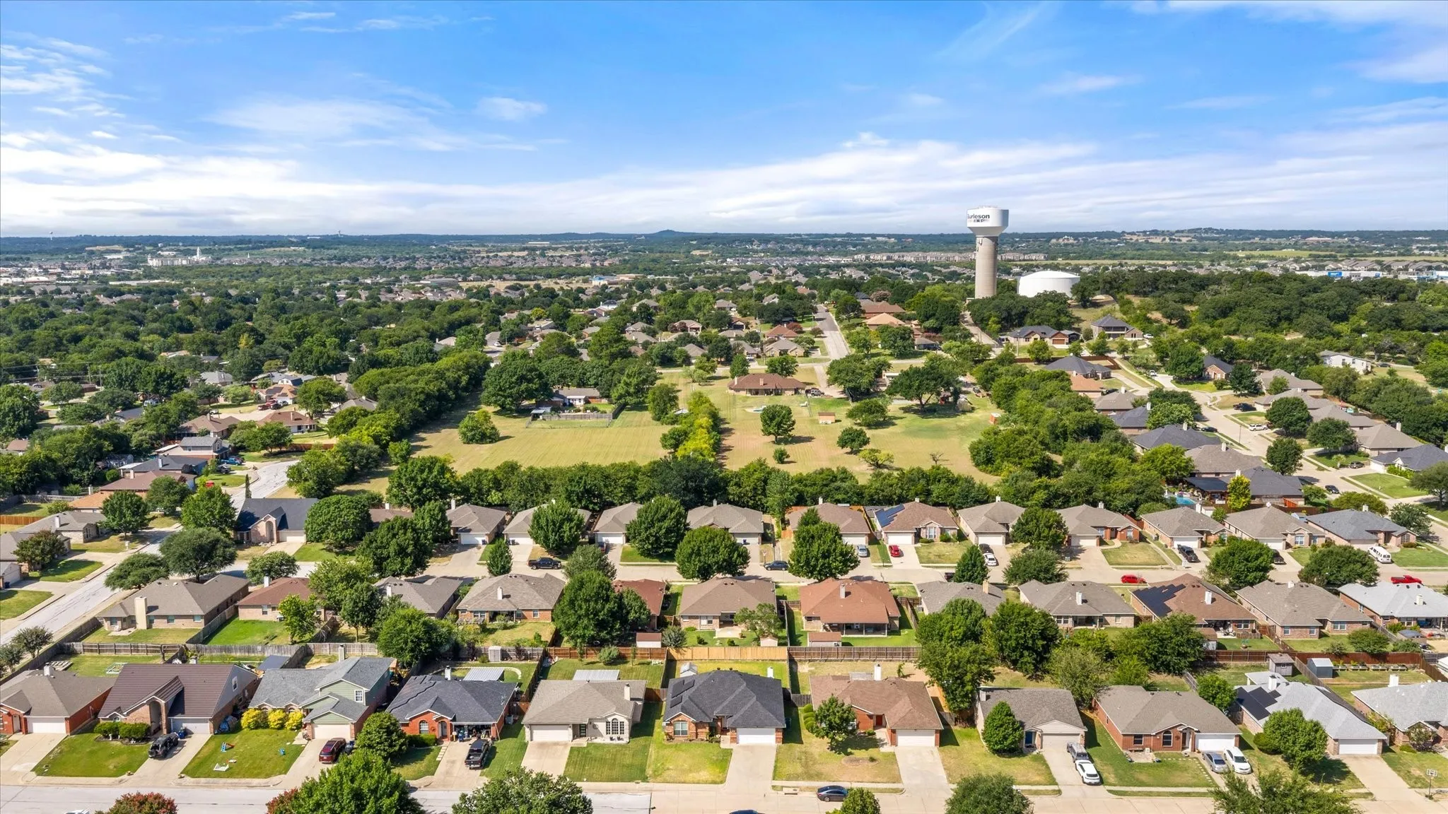 Single Family Residence For Sale in Johnson County , 621 Creekview Drive, Burleson, Texas 76028, 3 Bedroom, 2 Bathroom, 2 Garage spaces, 1,806 Sqft, built in 2002, mls#21354411, Real Estate Agent in Burleson, Homes For Sale in Johnson county, Homes For Sale in Burleson, Realtor in Burleson Texas, Real Estate Brokerage Independent Realty Texas, Luminita Cordes Realtor
