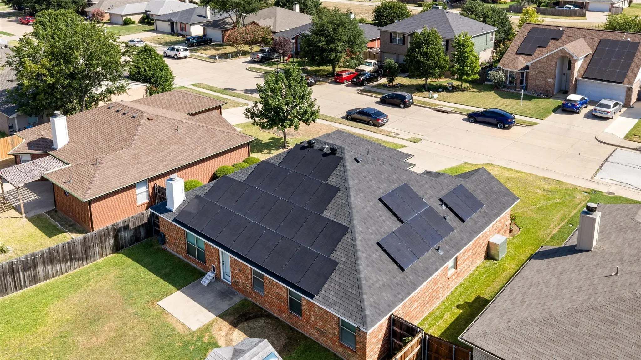 Single Family Residence For Sale in Johnson County , 621 Creekview Drive, Burleson, Texas 76028, 3 Bedroom, 2 Bathroom, 2 Garage spaces, 1,806 Sqft, built in 2002, mls#21354411, Real Estate Agent in Burleson, Homes For Sale in Johnson county, Homes For Sale in Burleson, Realtor in Burleson Texas, Real Estate Brokerage Independent Realty Texas, Luminita Cordes Realtor