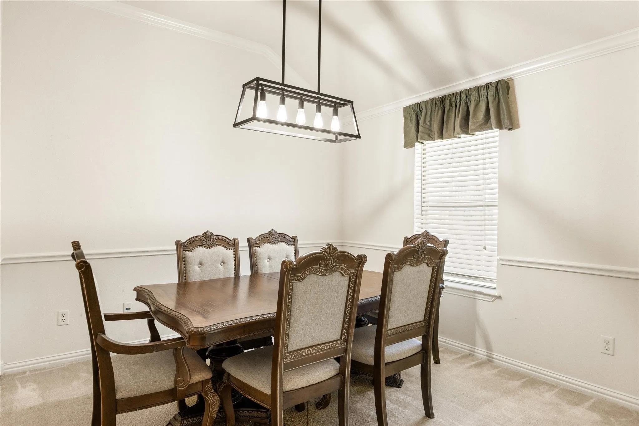 Single Family Residence For Sale in Johnson County , 621 Creekview Drive, Burleson, Texas 76028, 3 Bedroom, 2 Bathroom, 2 Garage spaces, 1,806 Sqft, built in 2002, mls#21354411, Real Estate Agent in Burleson, Homes For Sale in Johnson county, Homes For Sale in Burleson, Realtor in Burleson Texas, Real Estate Brokerage Independent Realty Texas, Luminita Cordes Realtor