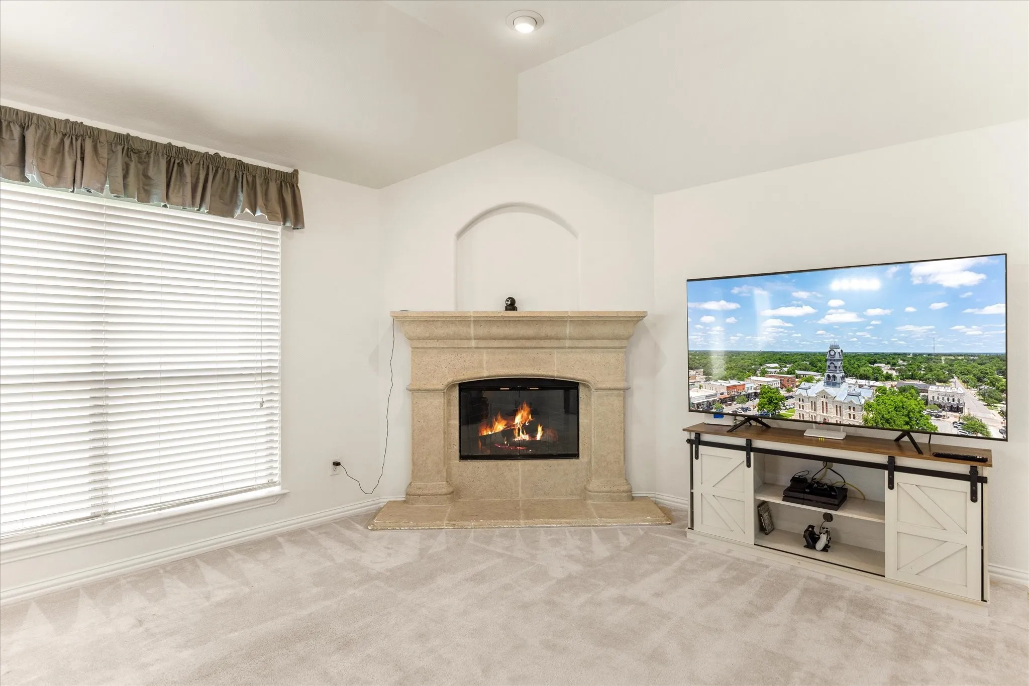 Single Family Residence For Sale in Johnson County , 621 Creekview Drive, Burleson, Texas 76028, 3 Bedroom, 2 Bathroom, 2 Garage spaces, 1,806 Sqft, built in 2002, mls#21354411, Real Estate Agent in Burleson, Homes For Sale in Johnson county, Homes For Sale in Burleson, Realtor in Burleson Texas, Real Estate Brokerage Independent Realty Texas, Luminita Cordes Realtor