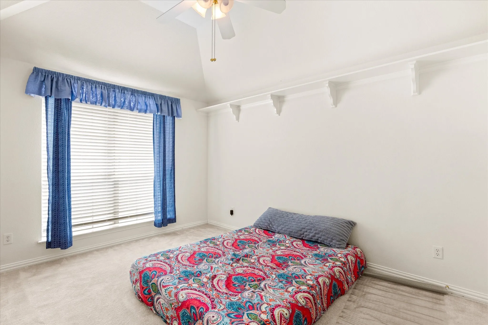 Single Family Residence For Sale in Johnson County , 621 Creekview Drive, Burleson, Texas 76028, 3 Bedroom, 2 Bathroom, 2 Garage spaces, 1,806 Sqft, built in 2002, mls#21354411, Real Estate Agent in Burleson, Homes For Sale in Johnson county, Homes For Sale in Burleson, Realtor in Burleson Texas, Real Estate Brokerage Independent Realty Texas, Luminita Cordes Realtor