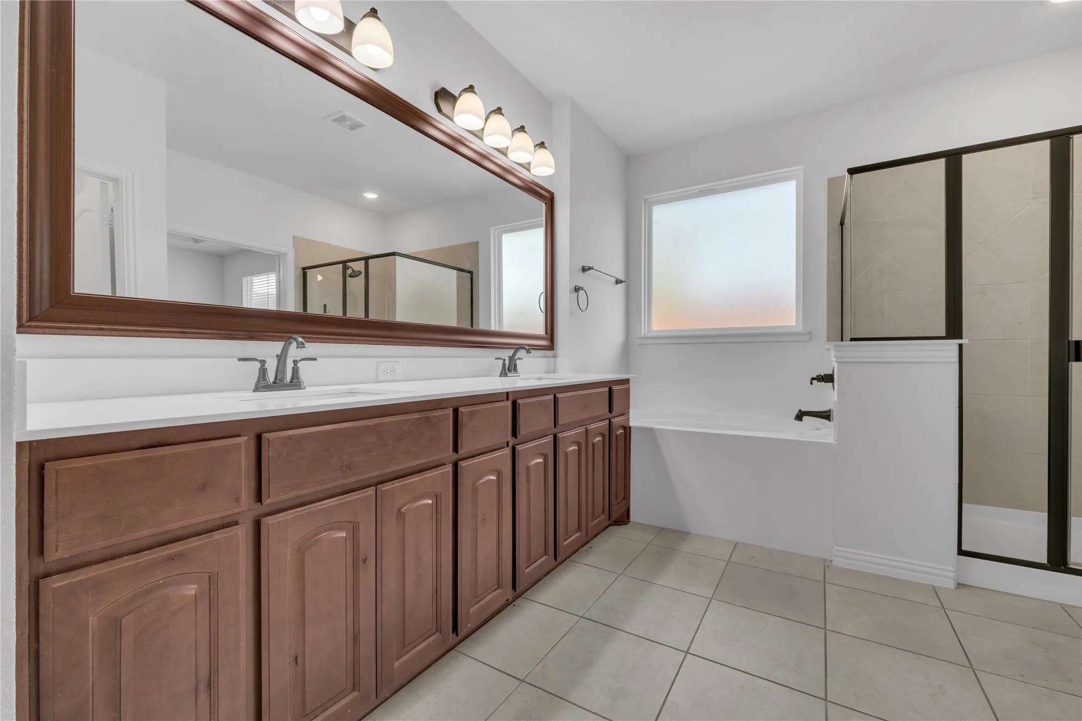 Single Family Residence For Sale in Tarrant County , 7337 Howling Coyote Lane, Fort Worth, Texas 76131, 3 Bedroom, 2 Bathroom, 2 Garage spaces, 2,003 Sqft, built in 2021, mls#21353836, Real Estate Agent in Fort Worth, Homes For Sale in Tarrant county, Homes For Sale in Fort Worth, Realtor in Fort Worth Texas, Real Estate Brokerage Independent Realty Texas, Luminita Cordes Realtor