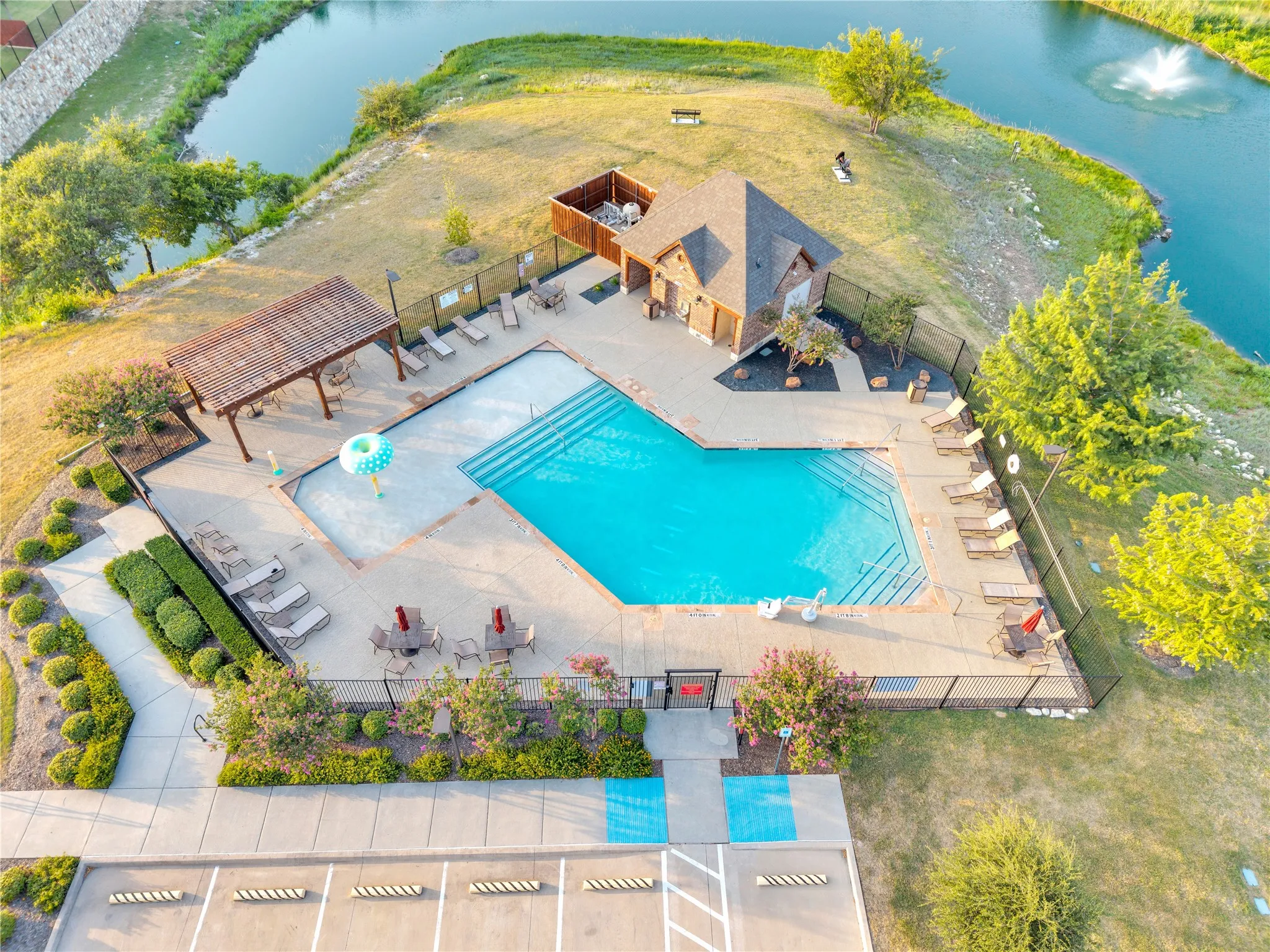 Single Family Residence For Sale in Tarrant County , 7337 Howling Coyote Lane, Fort Worth, Texas 76131, 3 Bedroom, 2 Bathroom, 2 Garage spaces, 2,003 Sqft, built in 2021, mls#21353836, Real Estate Agent in Fort Worth, Homes For Sale in Tarrant county, Homes For Sale in Fort Worth, Realtor in Fort Worth Texas, Real Estate Brokerage Independent Realty Texas, Luminita Cordes Realtor
