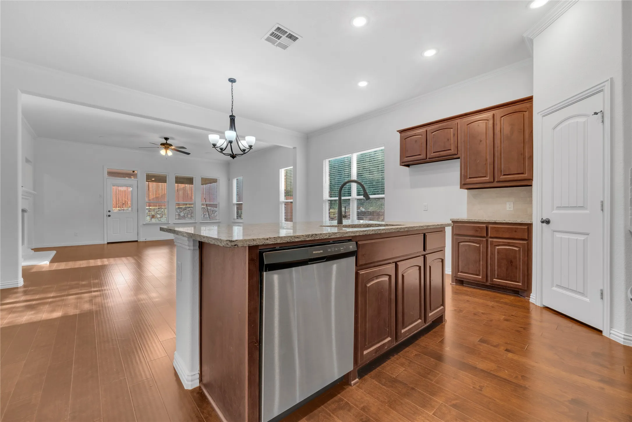 Single Family Residence For Sale in Tarrant County , 7337 Howling Coyote Lane, Fort Worth, Texas 76131, 3 Bedroom, 2 Bathroom, 2 Garage spaces, 2,003 Sqft, built in 2021, mls#21353836, Real Estate Agent in Fort Worth, Homes For Sale in Tarrant county, Homes For Sale in Fort Worth, Realtor in Fort Worth Texas, Real Estate Brokerage Independent Realty Texas, Luminita Cordes Realtor