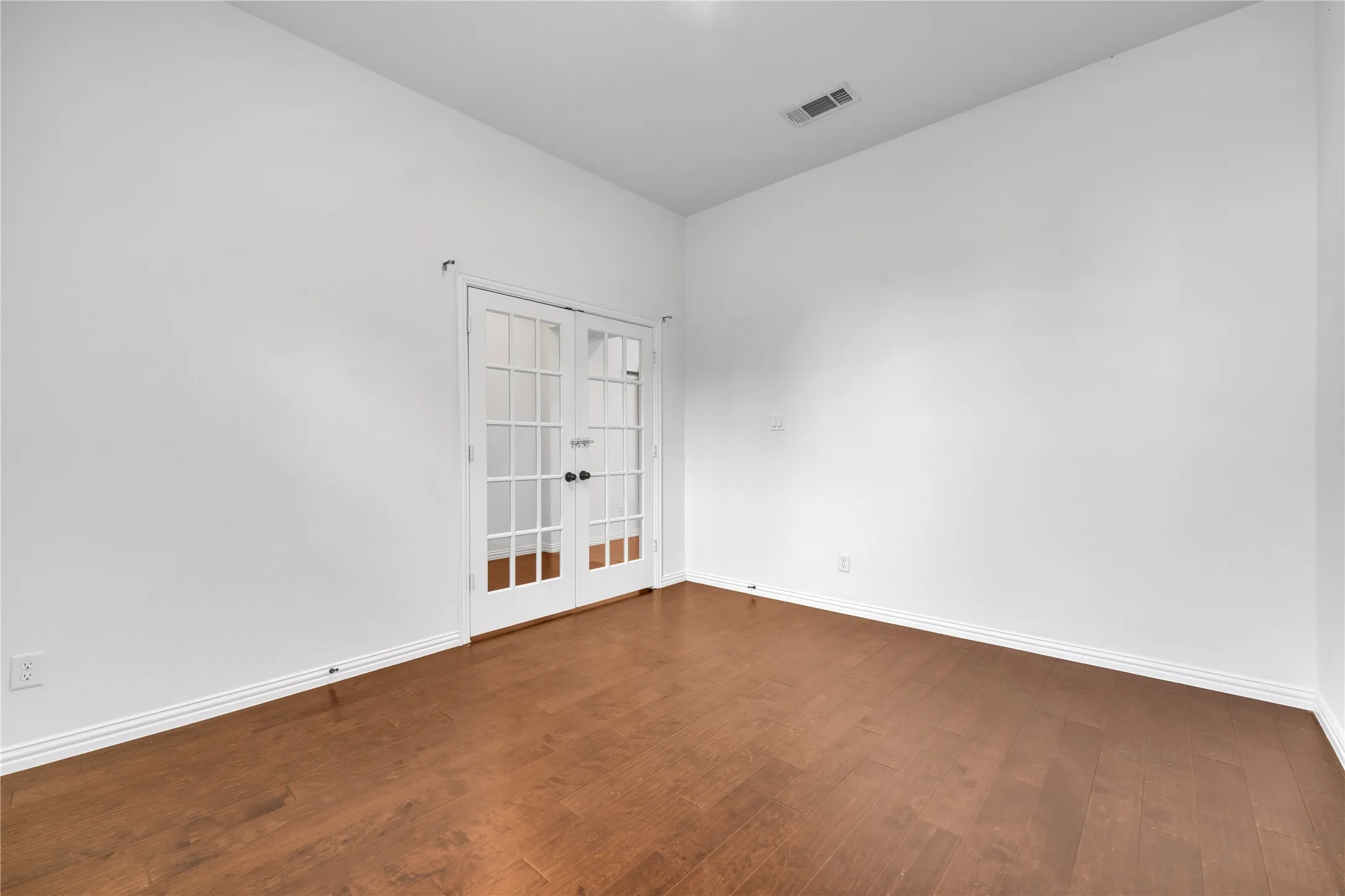 Single Family Residence For Sale in Tarrant County , 7337 Howling Coyote Lane, Fort Worth, Texas 76131, 3 Bedroom, 2 Bathroom, 2 Garage spaces, 2,003 Sqft, built in 2021, mls#21353836, Real Estate Agent in Fort Worth, Homes For Sale in Tarrant county, Homes For Sale in Fort Worth, Realtor in Fort Worth Texas, Real Estate Brokerage Independent Realty Texas, Luminita Cordes Realtor