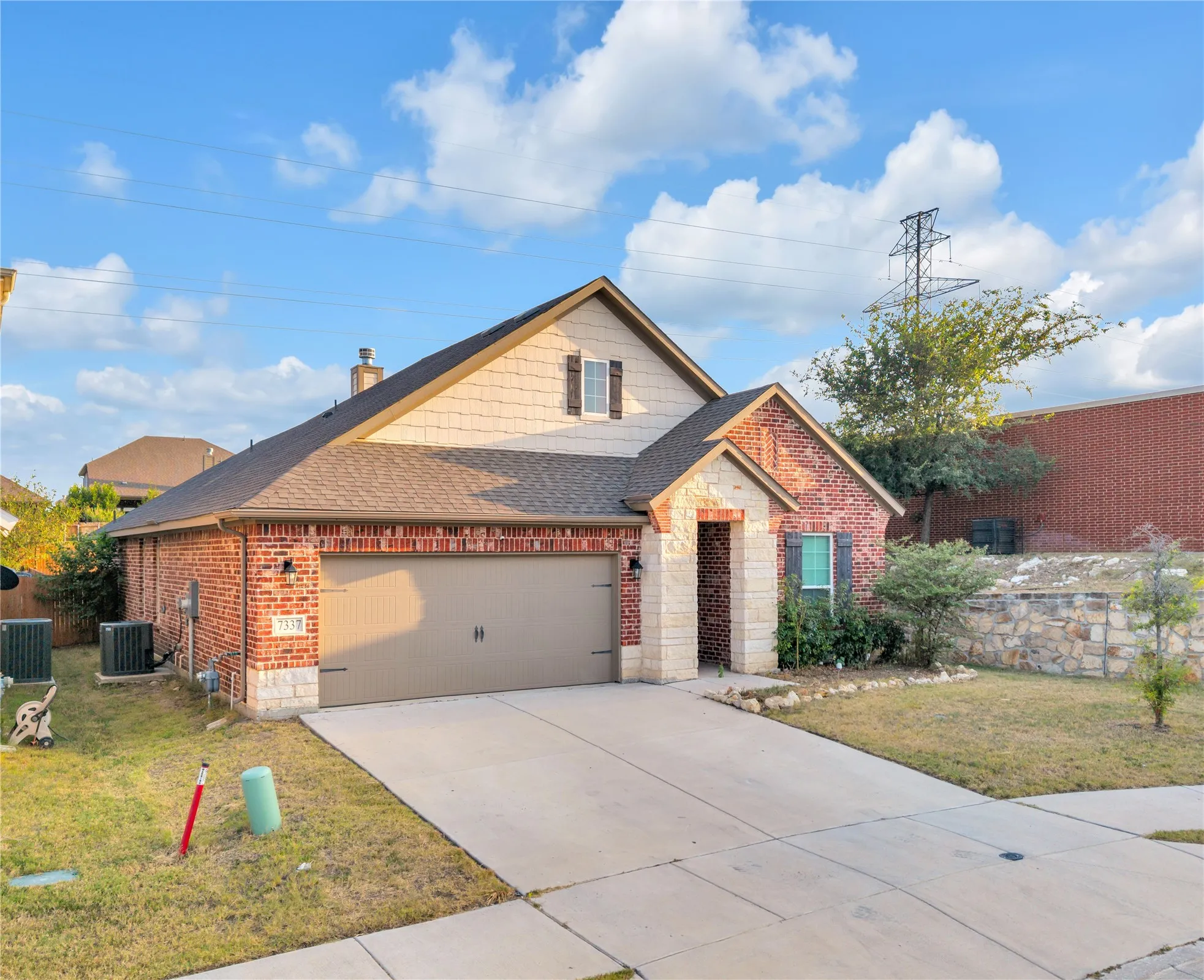 Single Family Residence For Sale in Tarrant County , 7337 Howling Coyote Lane, Fort Worth, Texas 76131, 3 Bedroom, 2 Bathroom, 2 Garage spaces, 2,003 Sqft, built in 2021, mls#21353836, Real Estate Agent in Fort Worth, Homes For Sale in Tarrant county, Homes For Sale in Fort Worth, Realtor in Fort Worth Texas, Real Estate Brokerage Independent Realty Texas, Luminita Cordes Realtor