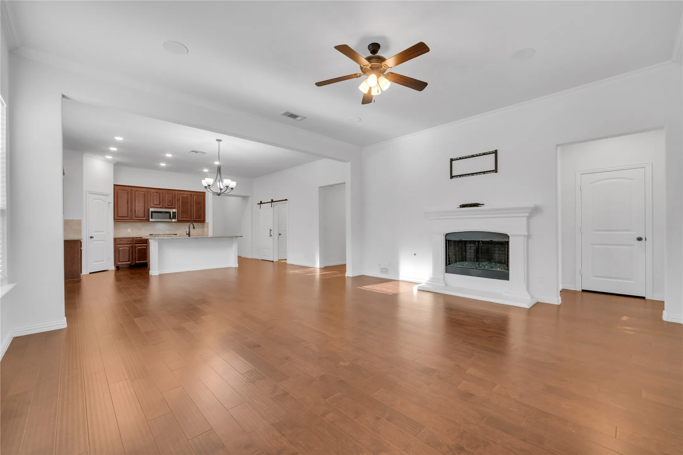 Single Family Residence For Sale in Tarrant County , 7337 Howling Coyote Lane, Fort Worth, Texas 76131, 3 Bedroom, 2 Bathroom, 2 Garage spaces, 2,003 Sqft, built in 2021, mls#21353836, Real Estate Agent in Fort Worth, Homes For Sale in Tarrant county, Homes For Sale in Fort Worth, Realtor in Fort Worth Texas, Real Estate Brokerage Independent Realty Texas, Luminita Cordes Realtor