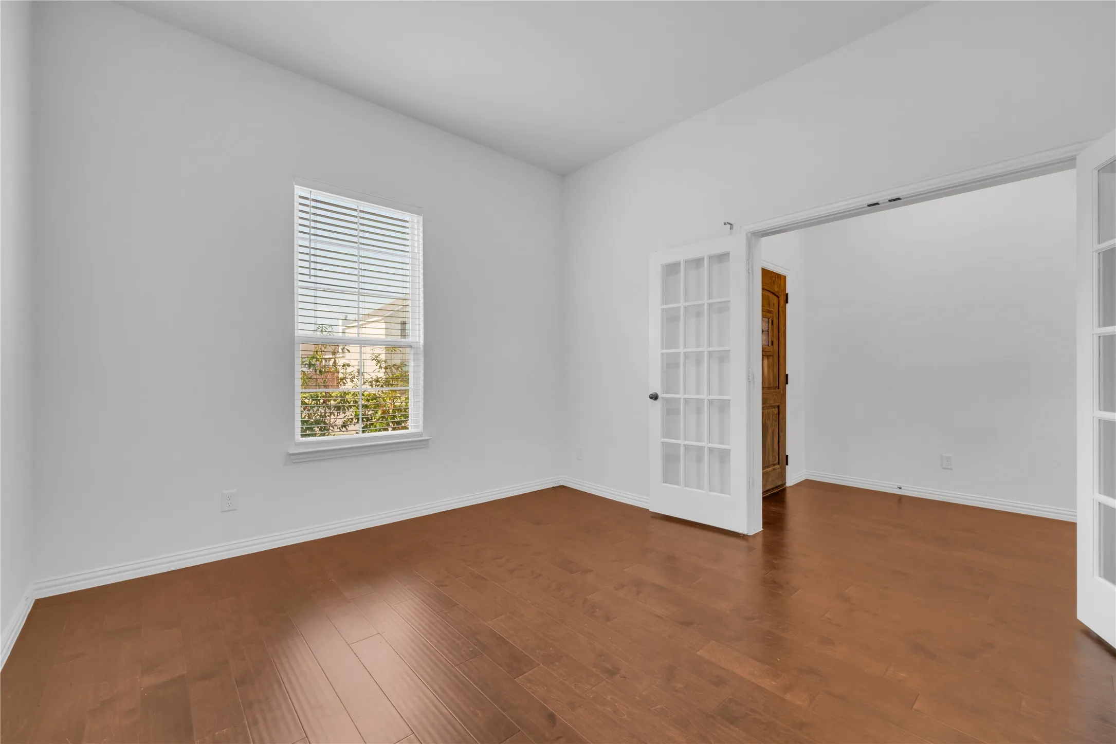 Single Family Residence For Sale in Tarrant County , 7337 Howling Coyote Lane, Fort Worth, Texas 76131, 3 Bedroom, 2 Bathroom, 2 Garage spaces, 2,003 Sqft, built in 2021, mls#21353836, Real Estate Agent in Fort Worth, Homes For Sale in Tarrant county, Homes For Sale in Fort Worth, Realtor in Fort Worth Texas, Real Estate Brokerage Independent Realty Texas, Luminita Cordes Realtor