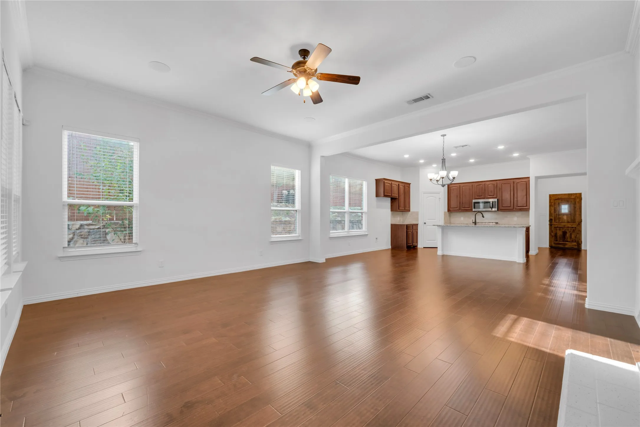 Single Family Residence For Sale in Tarrant County , 7337 Howling Coyote Lane, Fort Worth, Texas 76131, 3 Bedroom, 2 Bathroom, 2 Garage spaces, 2,003 Sqft, built in 2021, mls#21353836, Real Estate Agent in Fort Worth, Homes For Sale in Tarrant county, Homes For Sale in Fort Worth, Realtor in Fort Worth Texas, Real Estate Brokerage Independent Realty Texas, Luminita Cordes Realtor