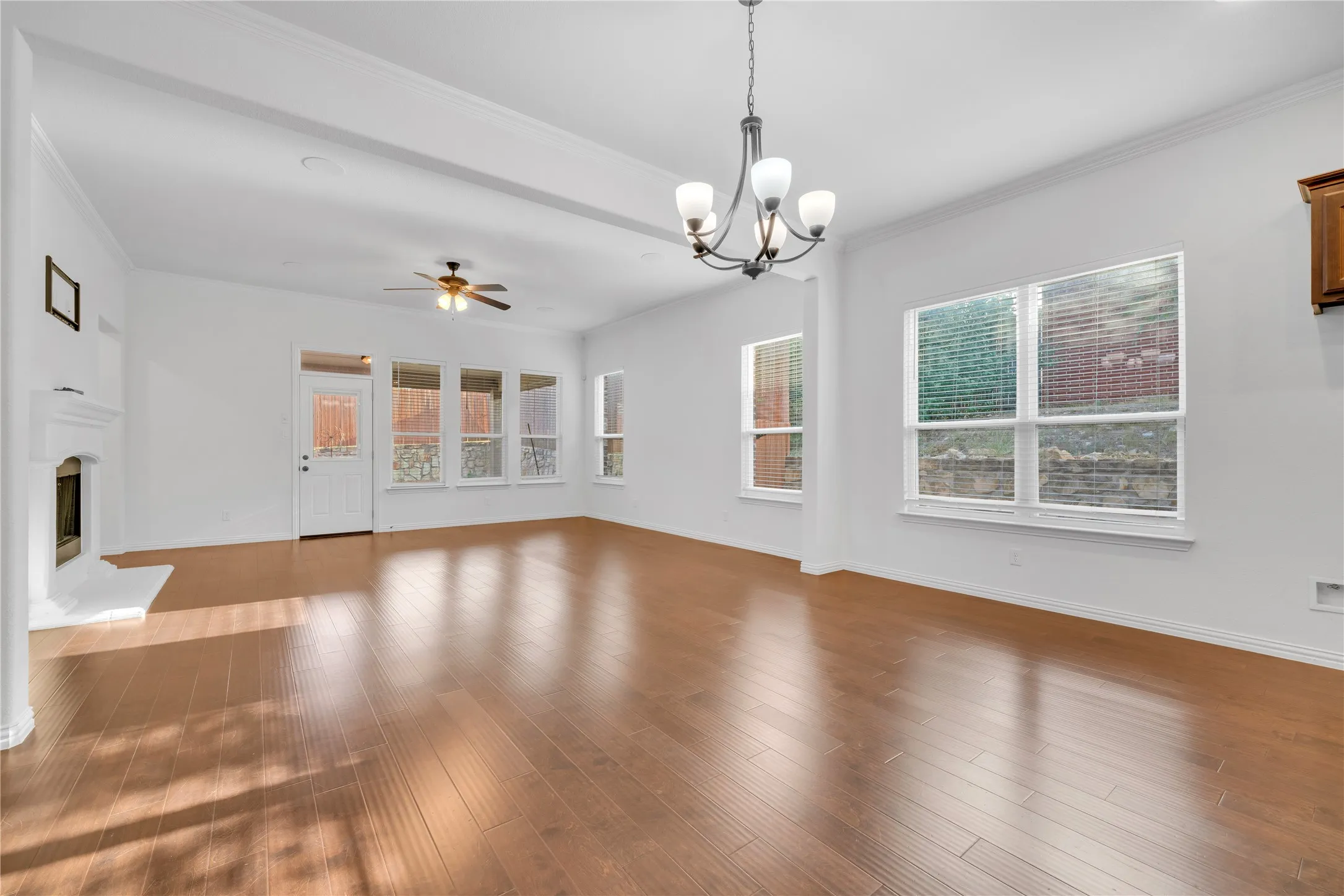 Single Family Residence For Sale in Tarrant County , 7337 Howling Coyote Lane, Fort Worth, Texas 76131, 3 Bedroom, 2 Bathroom, 2 Garage spaces, 2,003 Sqft, built in 2021, mls#21353836, Real Estate Agent in Fort Worth, Homes For Sale in Tarrant county, Homes For Sale in Fort Worth, Realtor in Fort Worth Texas, Real Estate Brokerage Independent Realty Texas, Luminita Cordes Realtor
