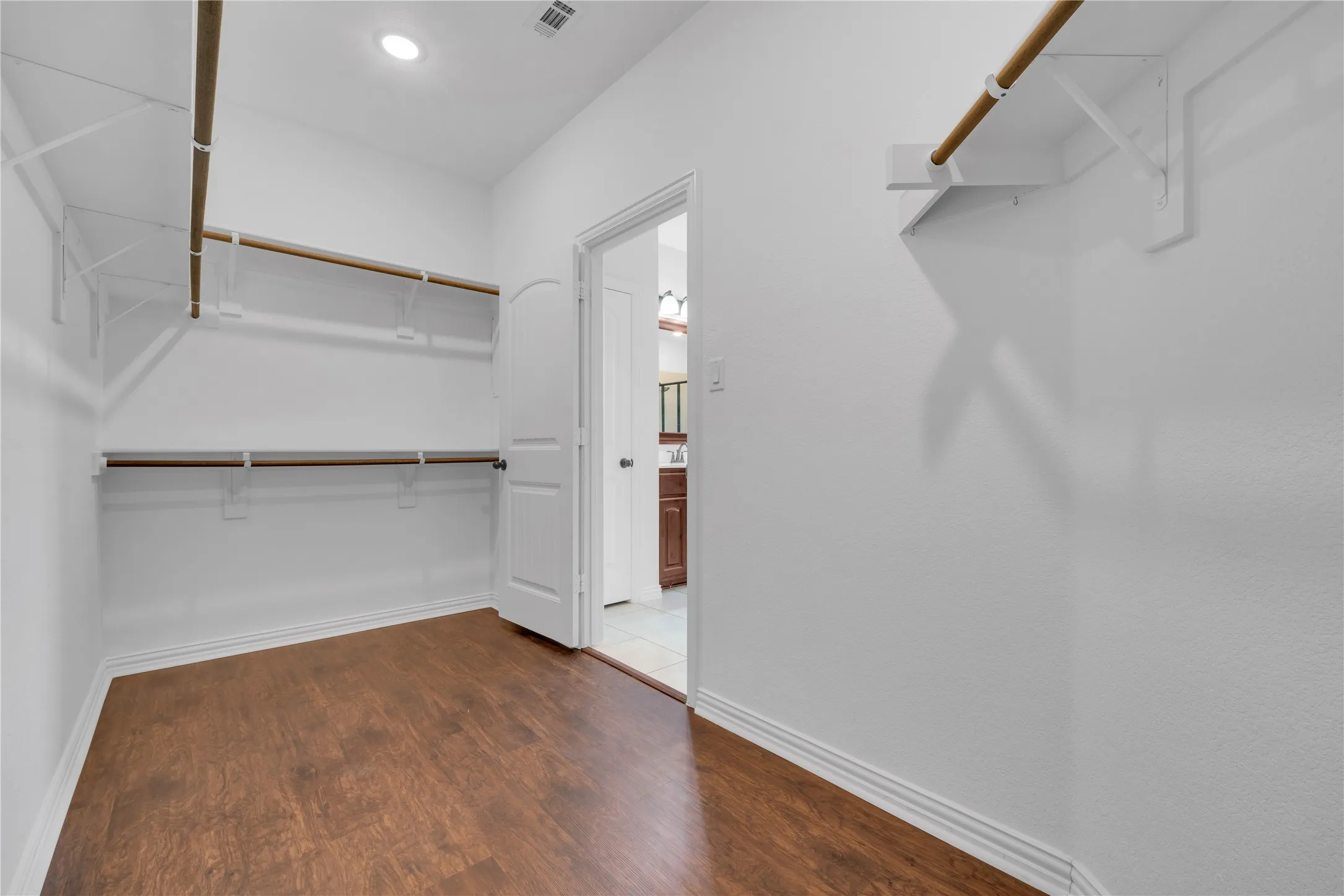 Single Family Residence For Sale in Tarrant County , 7337 Howling Coyote Lane, Fort Worth, Texas 76131, 3 Bedroom, 2 Bathroom, 2 Garage spaces, 2,003 Sqft, built in 2021, mls#21353836, Real Estate Agent in Fort Worth, Homes For Sale in Tarrant county, Homes For Sale in Fort Worth, Realtor in Fort Worth Texas, Real Estate Brokerage Independent Realty Texas, Luminita Cordes Realtor