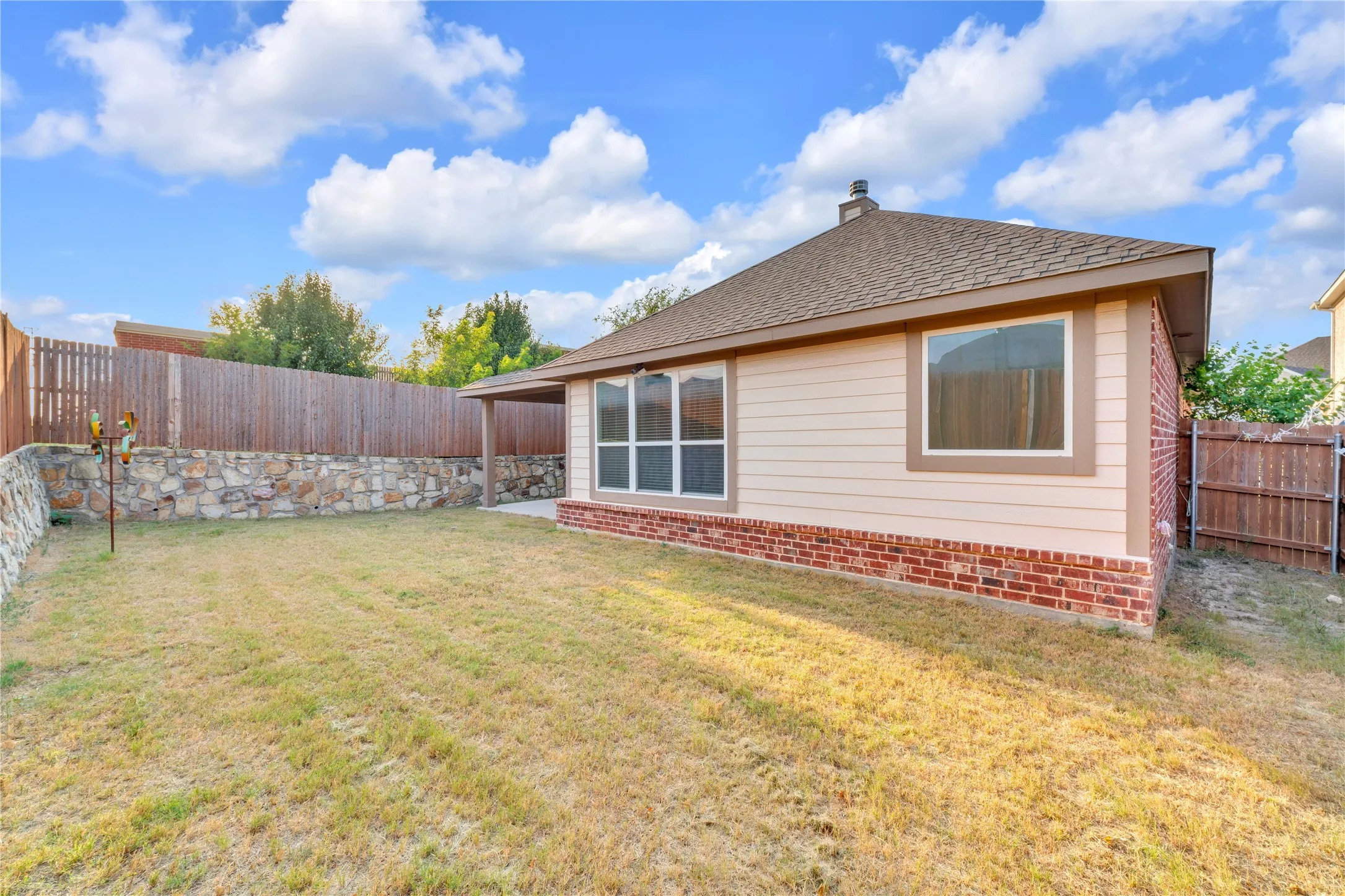 Single Family Residence For Sale in Tarrant County , 7337 Howling Coyote Lane, Fort Worth, Texas 76131, 3 Bedroom, 2 Bathroom, 2 Garage spaces, 2,003 Sqft, built in 2021, mls#21353836, Real Estate Agent in Fort Worth, Homes For Sale in Tarrant county, Homes For Sale in Fort Worth, Realtor in Fort Worth Texas, Real Estate Brokerage Independent Realty Texas, Luminita Cordes Realtor