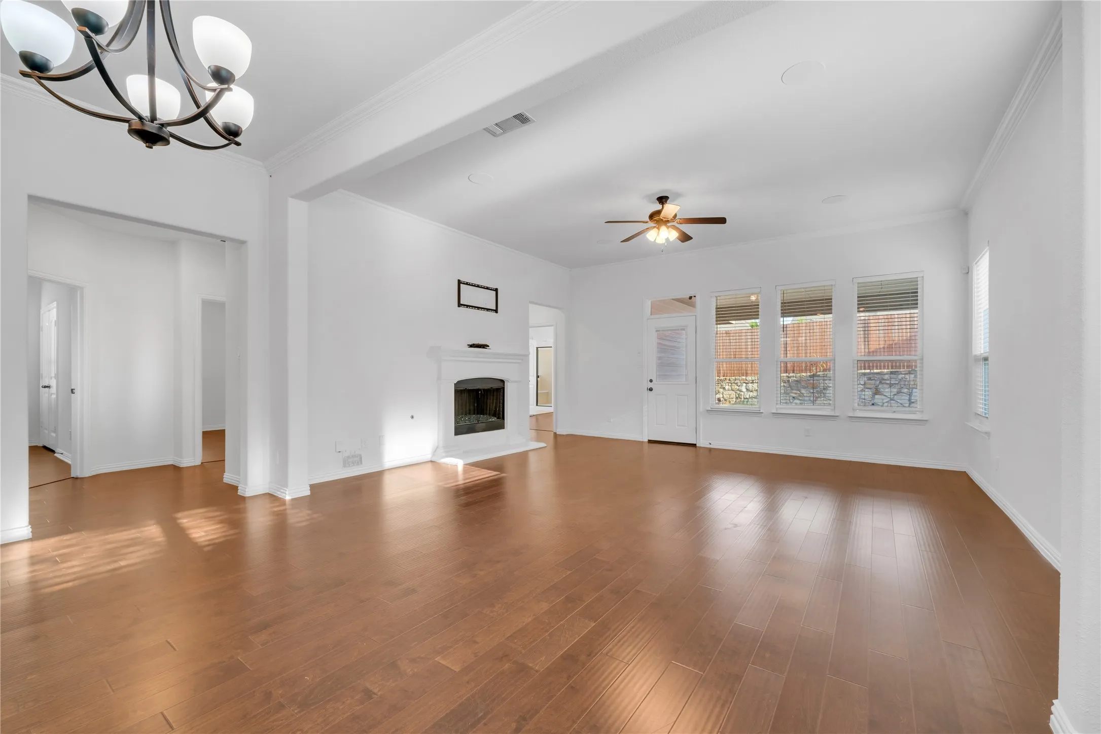 Single Family Residence For Sale in Tarrant County , 7337 Howling Coyote Lane, Fort Worth, Texas 76131, 3 Bedroom, 2 Bathroom, 2 Garage spaces, 2,003 Sqft, built in 2021, mls#21353836, Real Estate Agent in Fort Worth, Homes For Sale in Tarrant county, Homes For Sale in Fort Worth, Realtor in Fort Worth Texas, Real Estate Brokerage Independent Realty Texas, Luminita Cordes Realtor