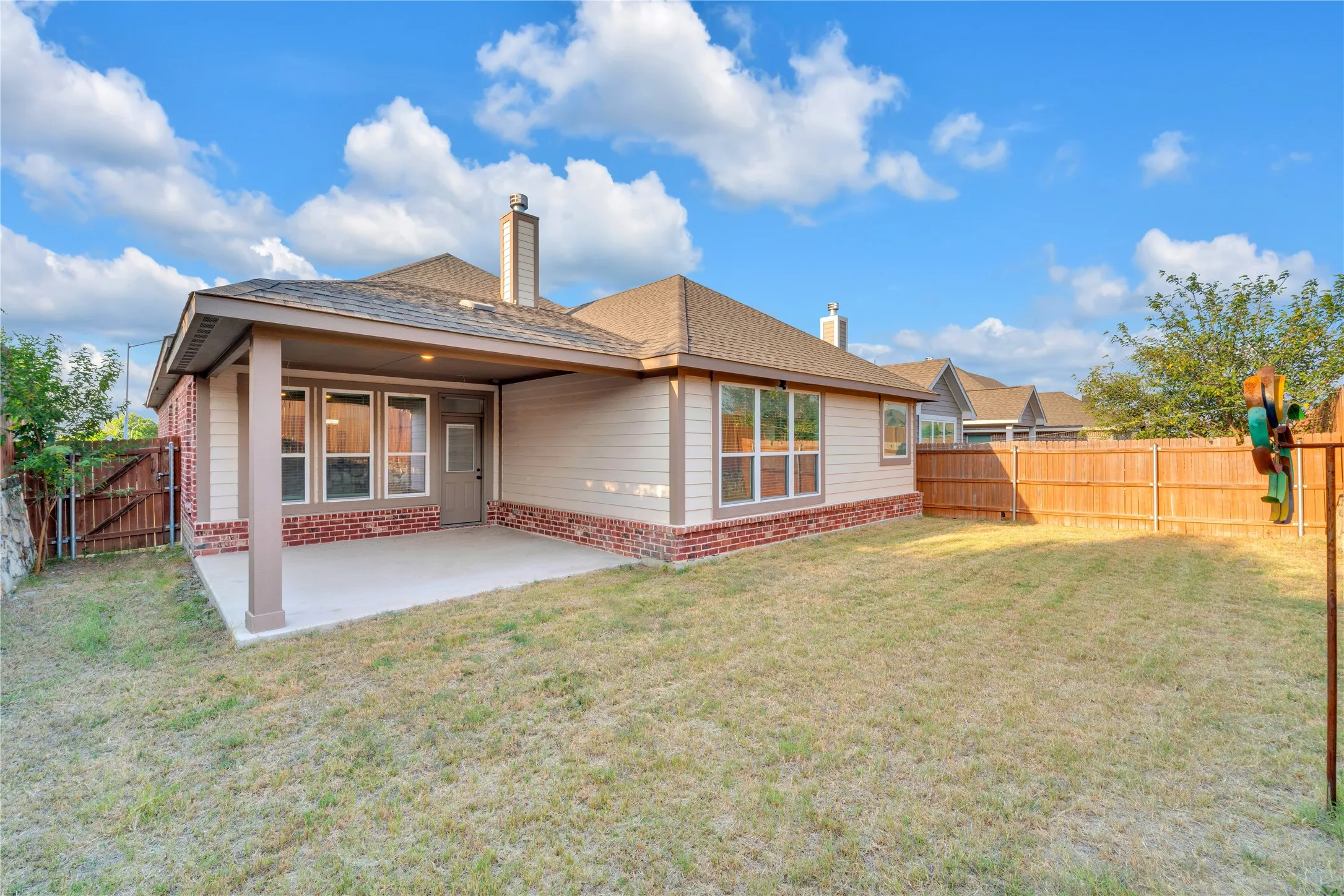 Single Family Residence For Sale in Tarrant County , 7337 Howling Coyote Lane, Fort Worth, Texas 76131, 3 Bedroom, 2 Bathroom, 2 Garage spaces, 2,003 Sqft, built in 2021, mls#21353836, Real Estate Agent in Fort Worth, Homes For Sale in Tarrant county, Homes For Sale in Fort Worth, Realtor in Fort Worth Texas, Real Estate Brokerage Independent Realty Texas, Luminita Cordes Realtor